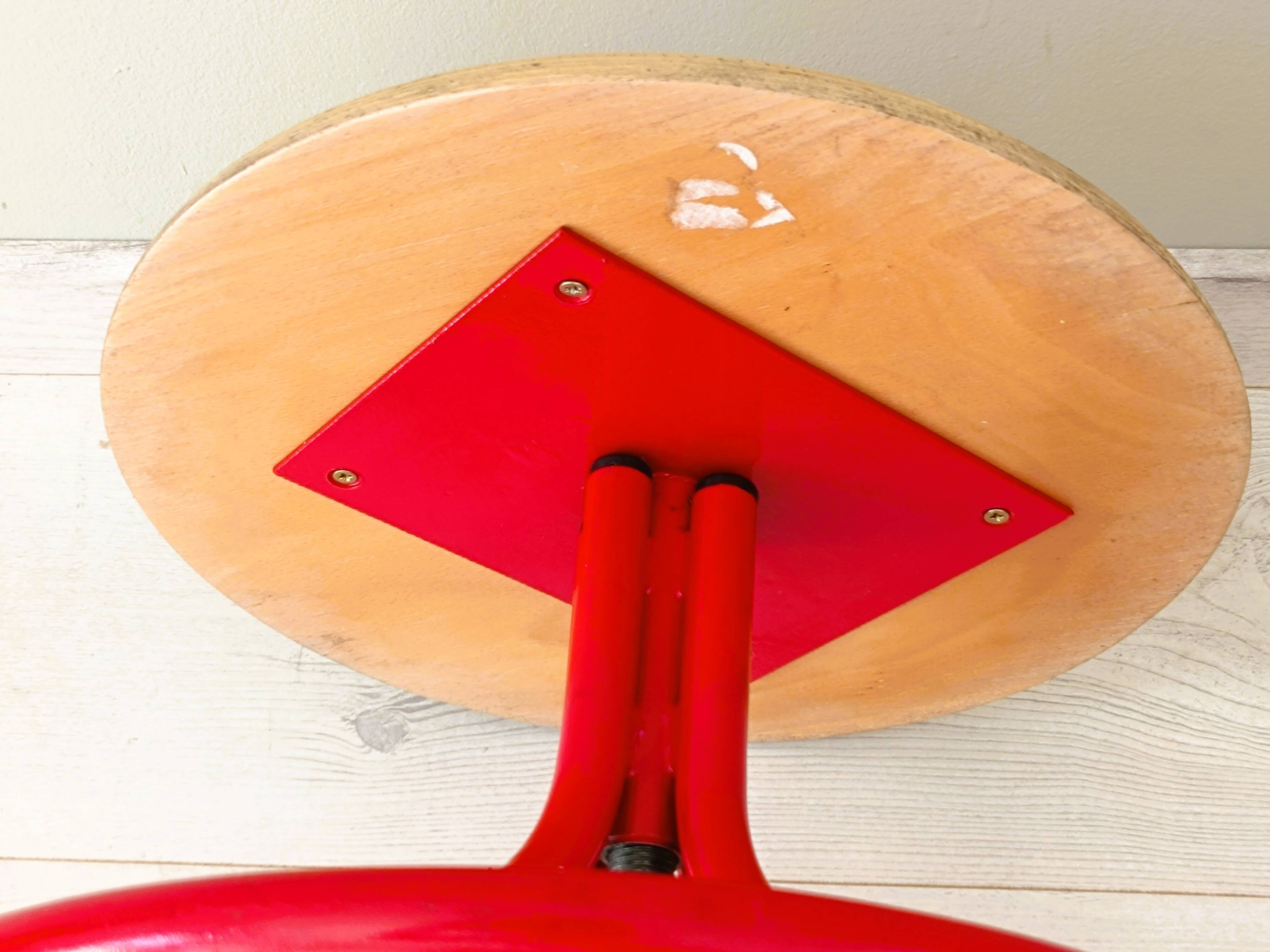 Adjustable vintage workshop stool