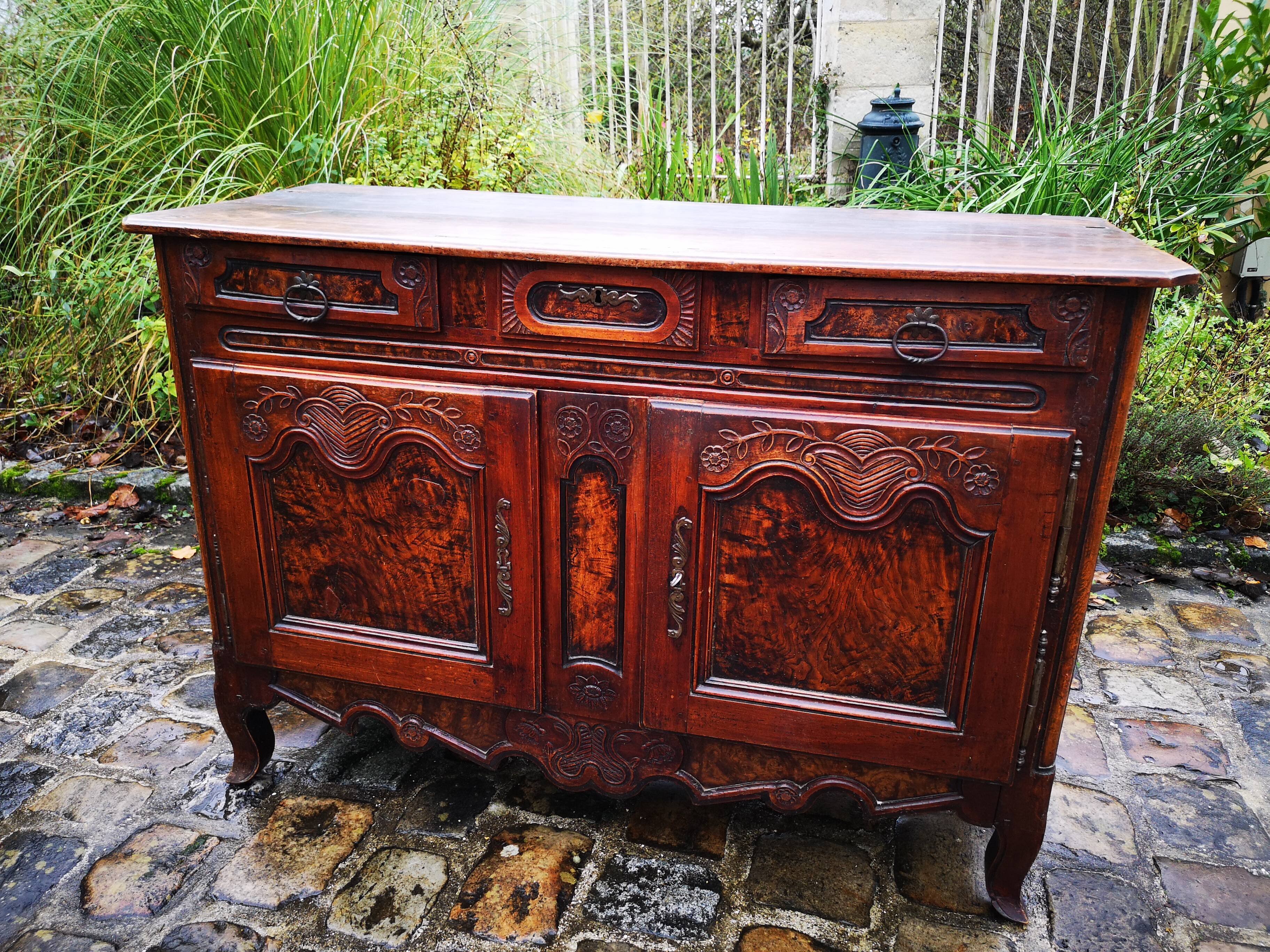 Buffet bas de style Louis XV