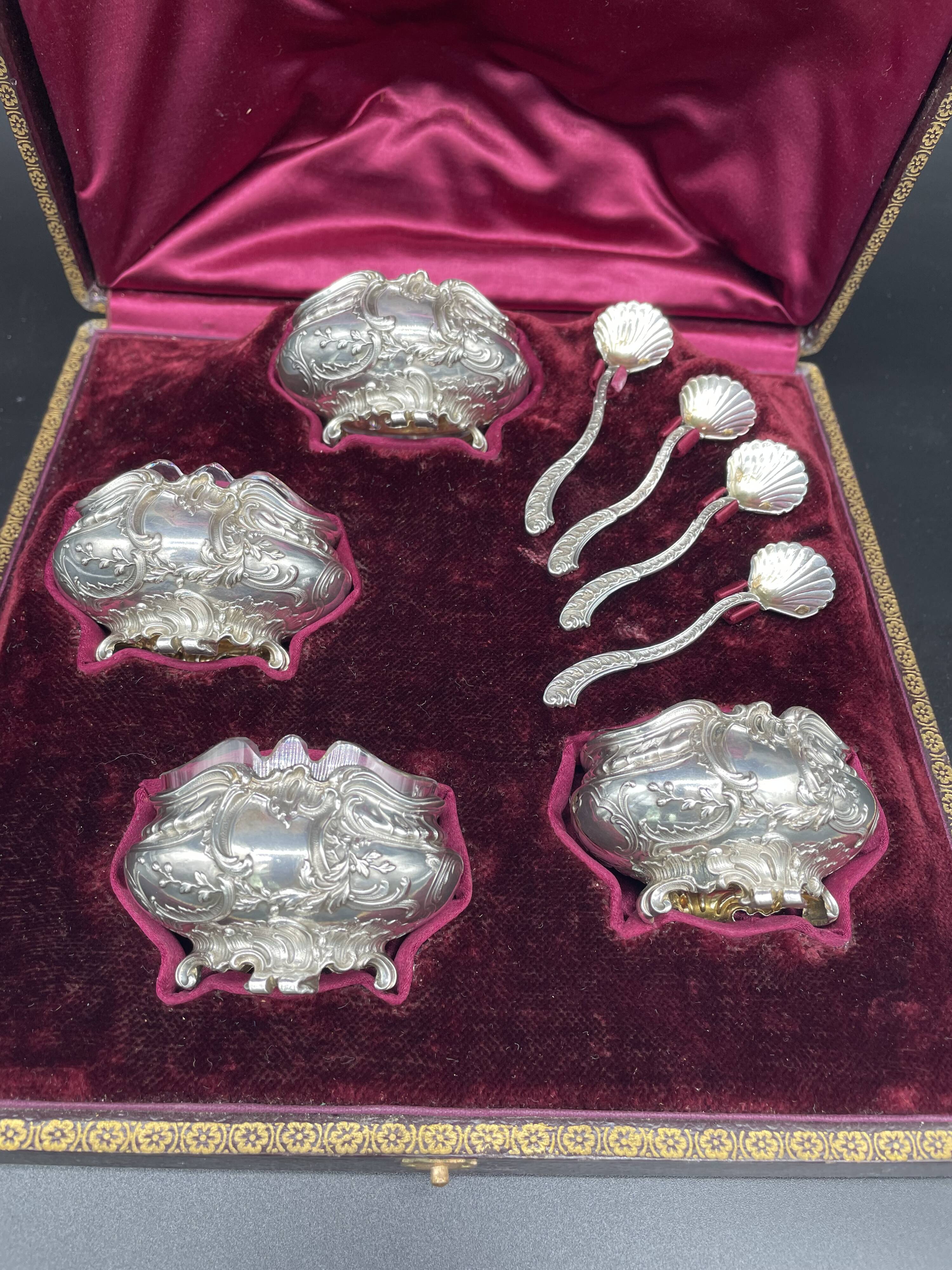 4 salt pots, silver, Ravinet D'enfert, 4 shovels, white glass interior, case, purple interior, 19th century