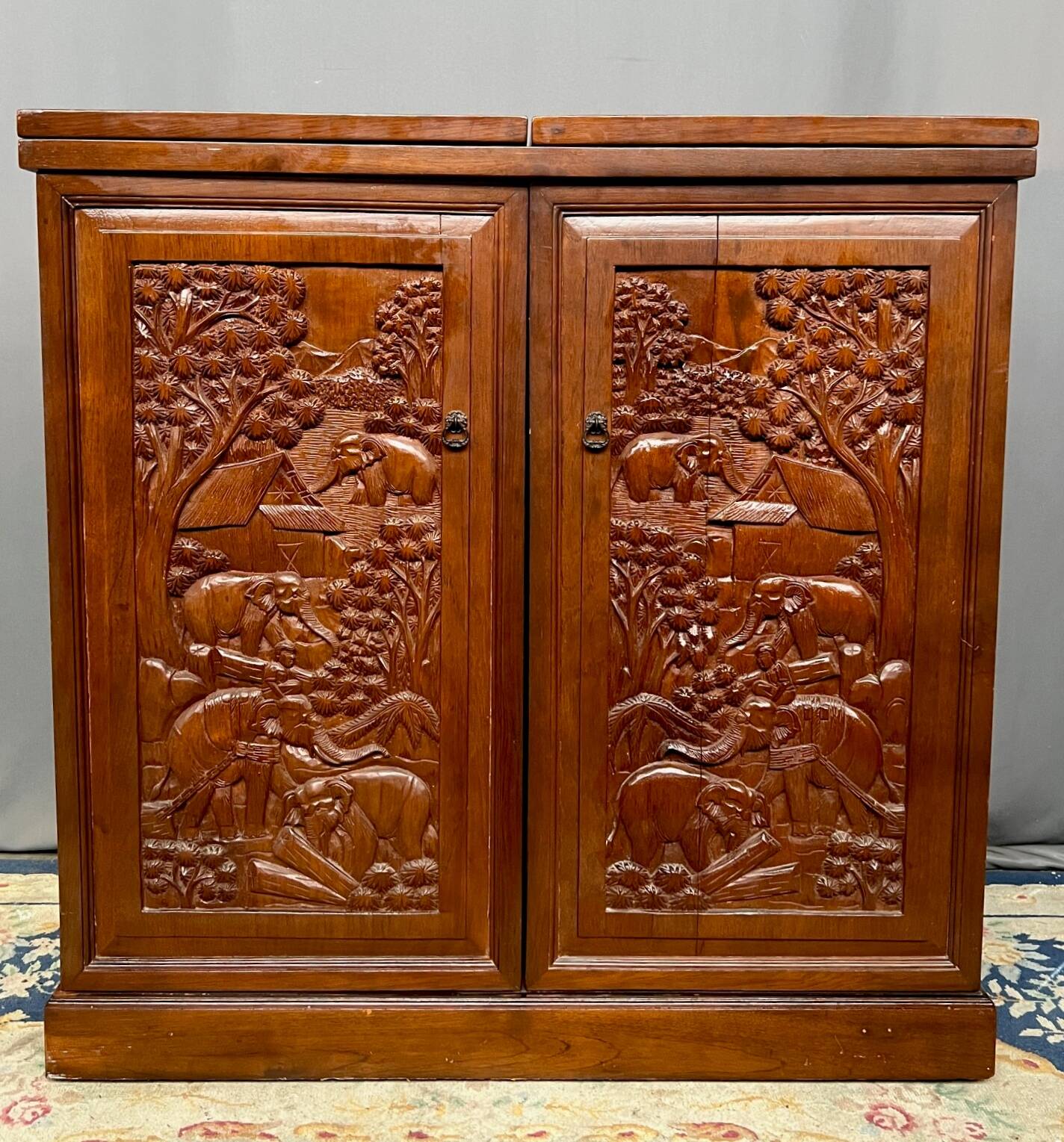 Folding bar. Solid mahogany.