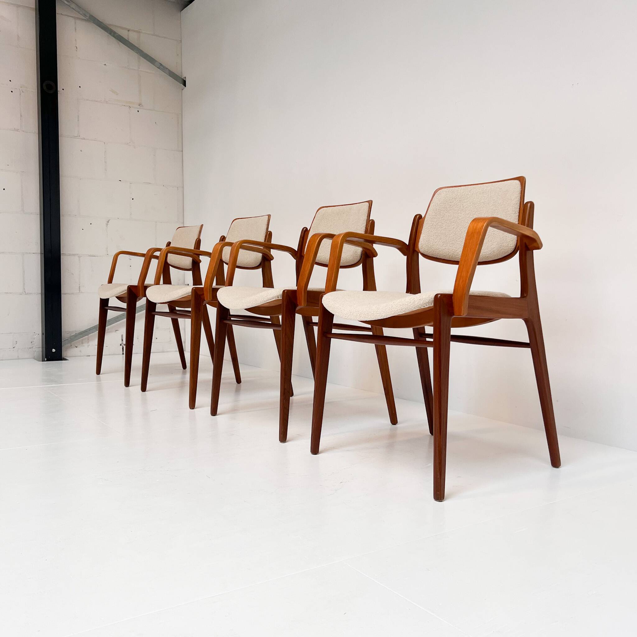 Ensemble de 4 chaises rembourrées Hartmut Lohmeyer pour Wilkhahn, années 1960.