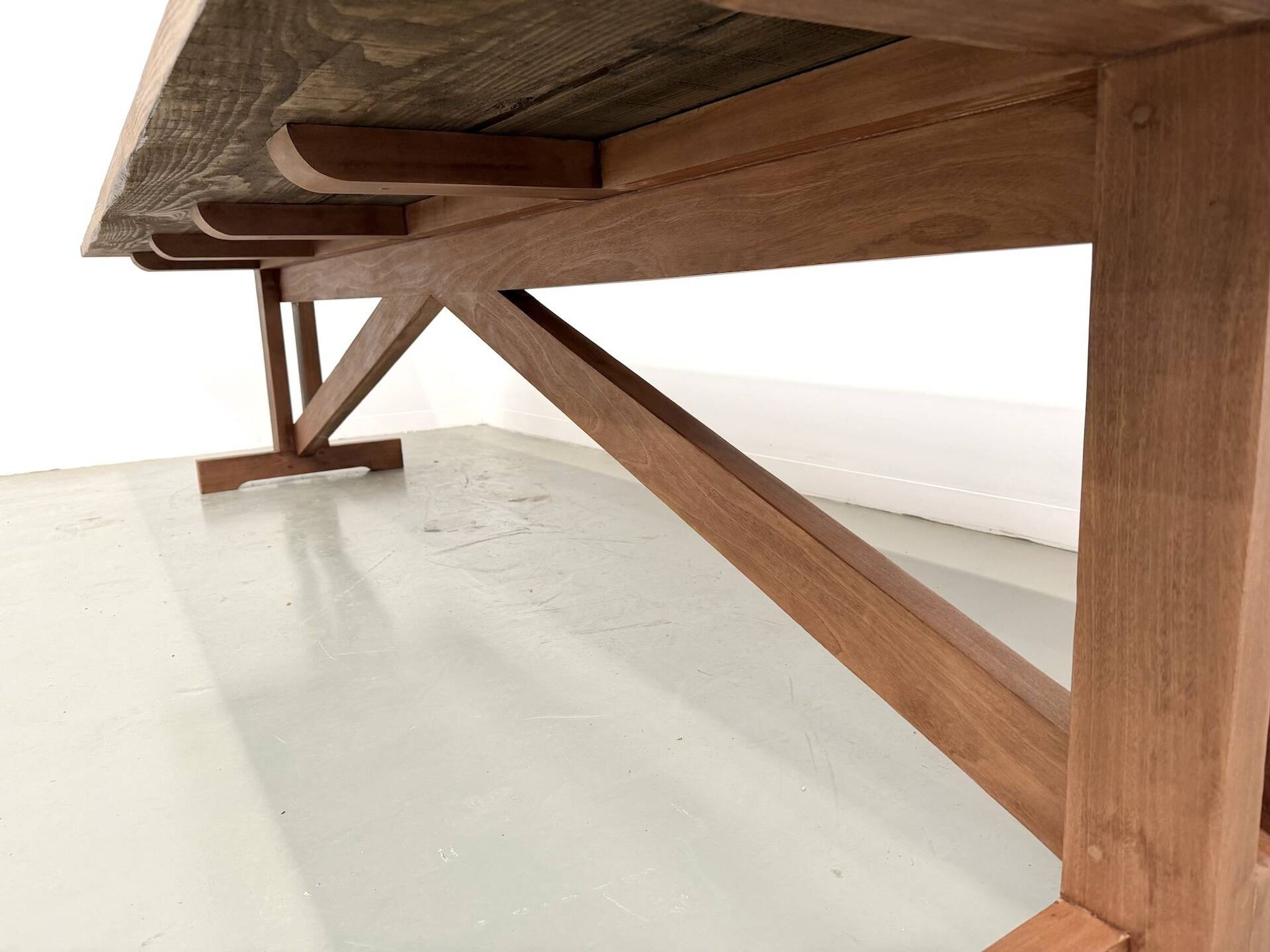 Refectory table in solid pine and beech, with X-shaped legs.