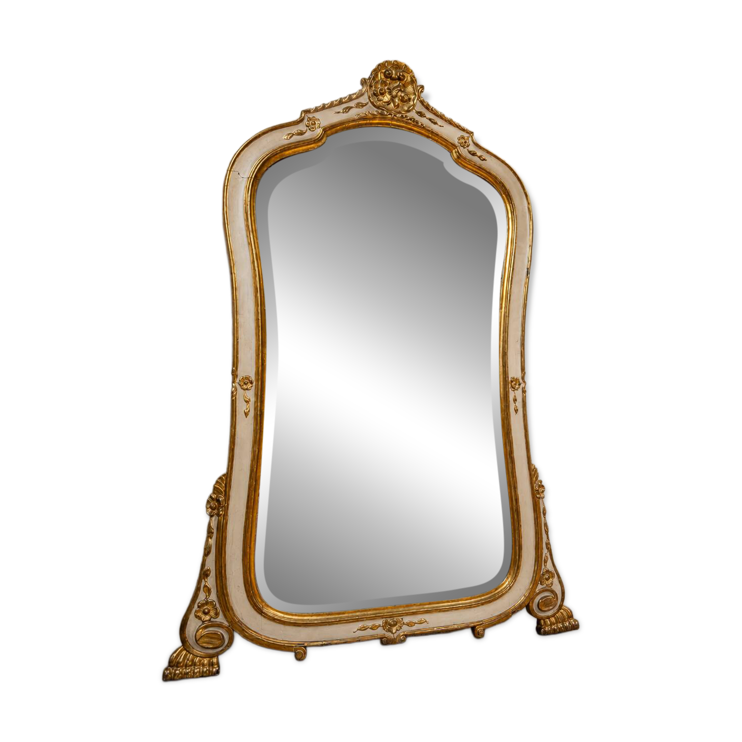Grand miroir de cheminée – Bois laqué crème et doré – Style Louis XV