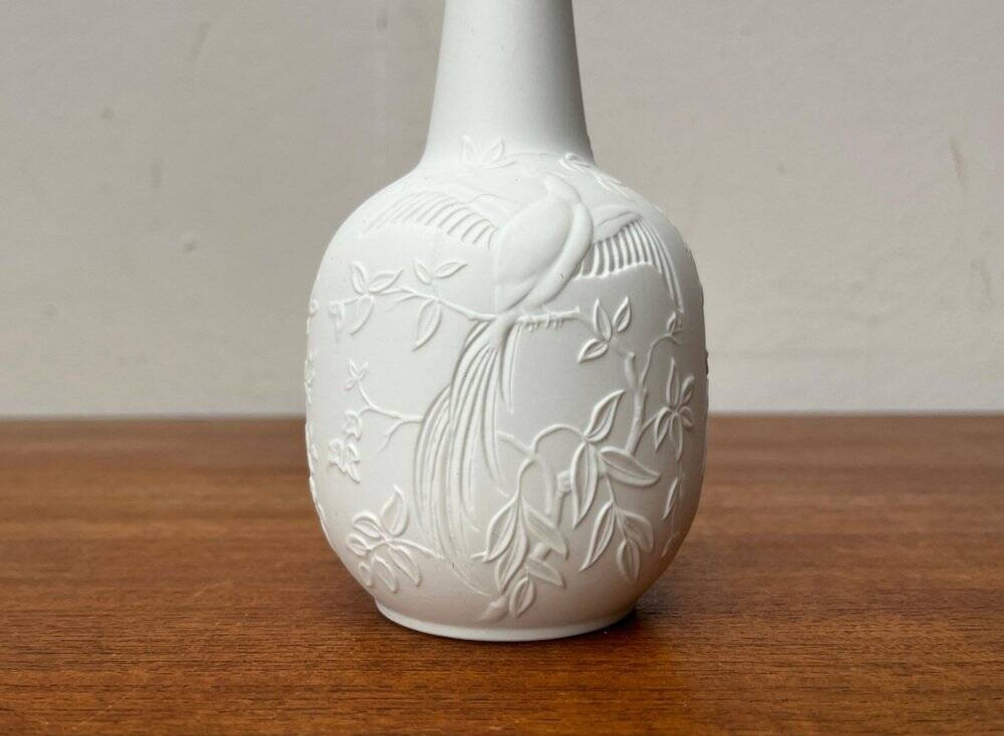 German white porcelain vase from the mid-century with bird motif by Kaiser, 1960s.