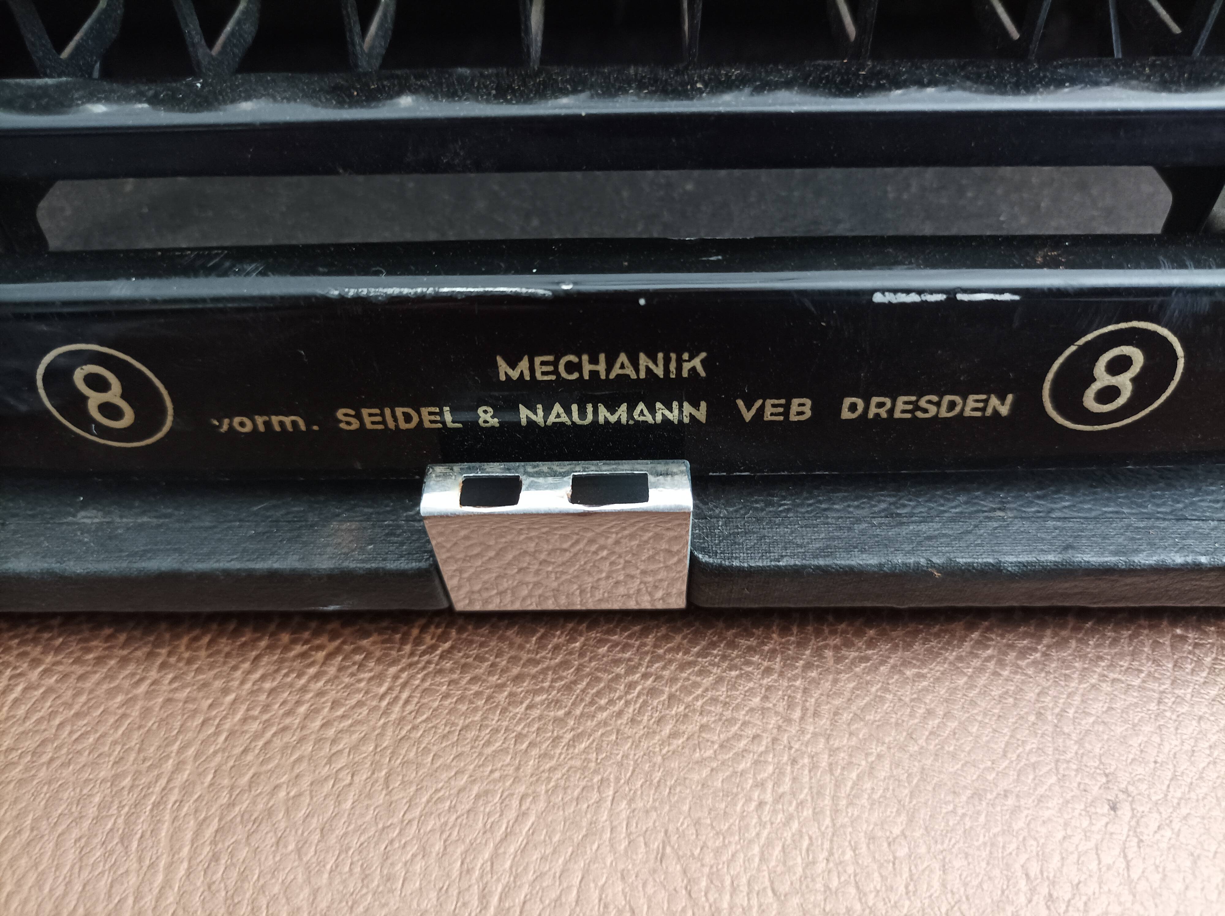 Old erika model m typewriter + instructions + box