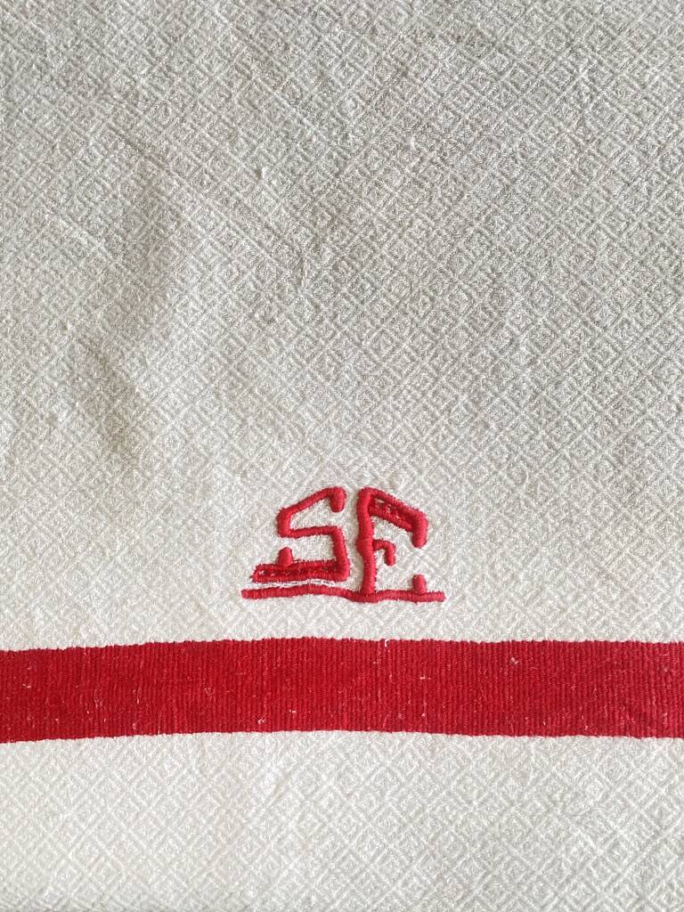 Set of antique tablecloths and 6 embroidered napkins SE - 140x125cm - cotton