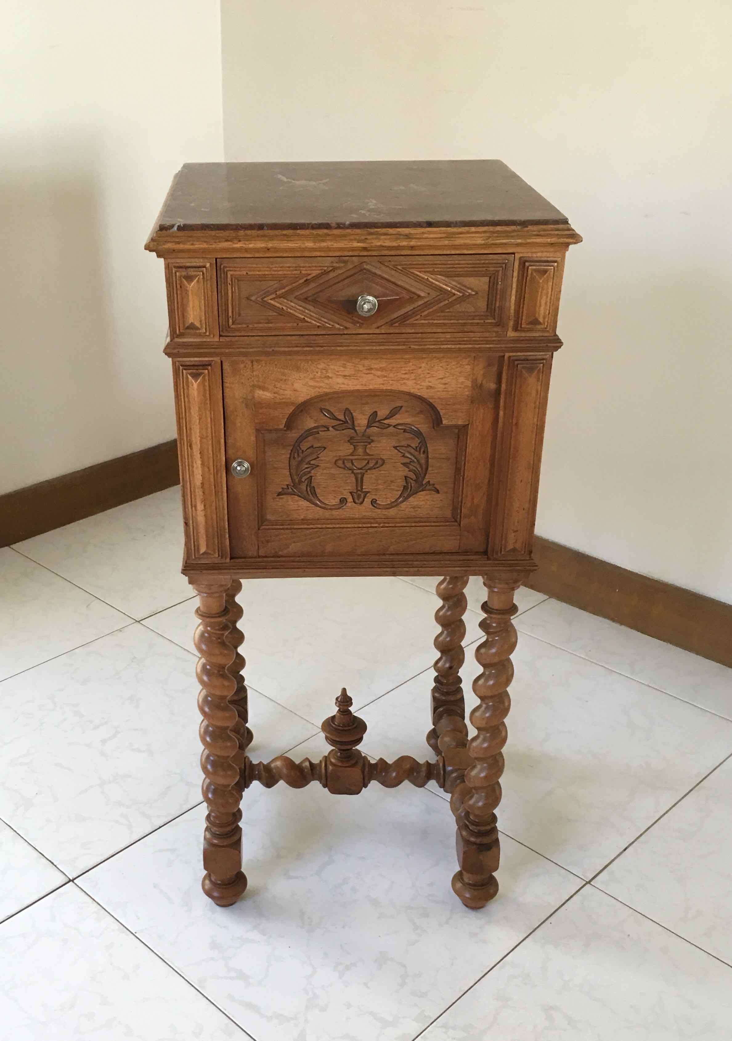 Table de nuit ancienne meuble d’appoint