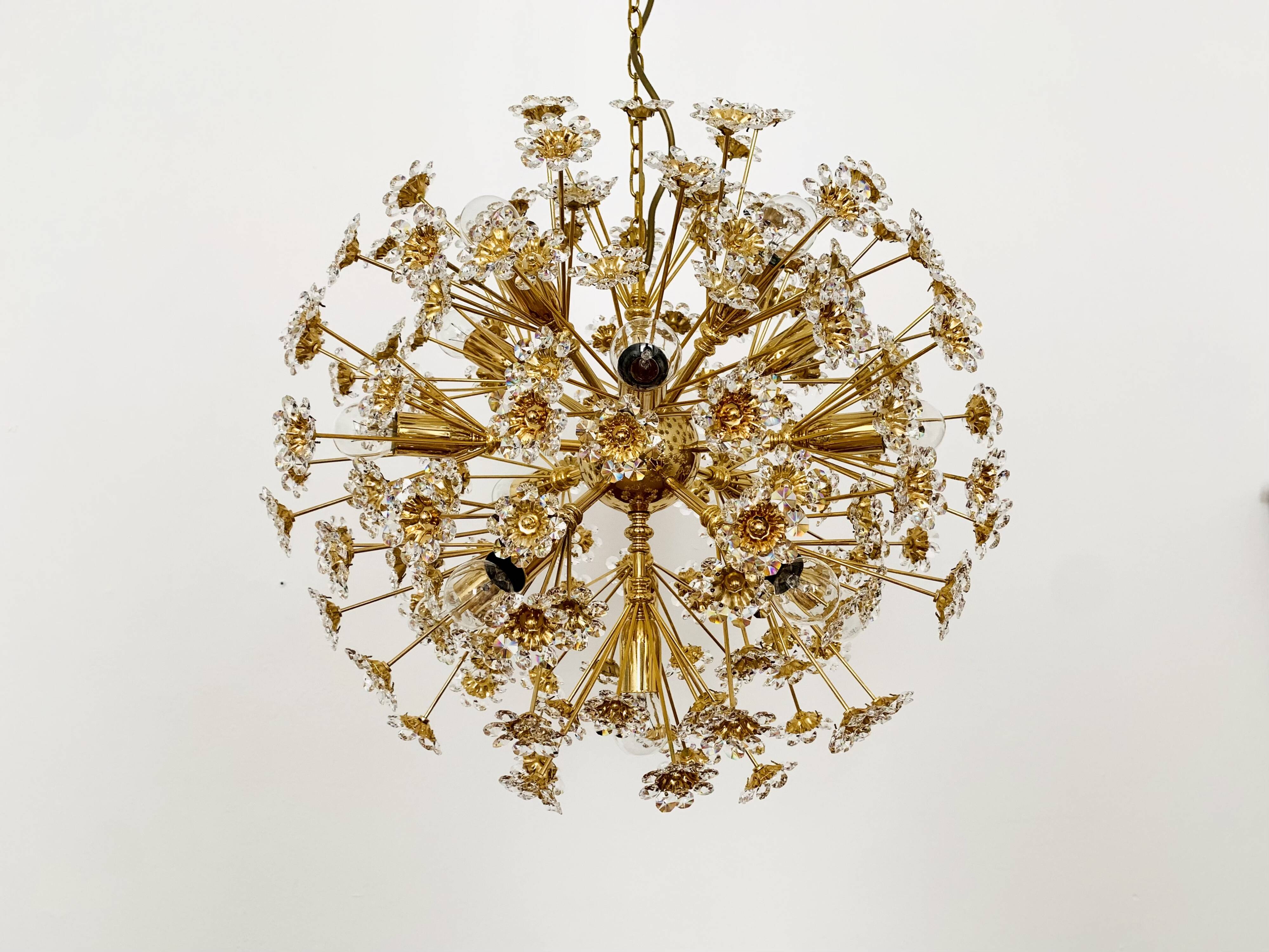 Grand lustre floral en boule par Palwa