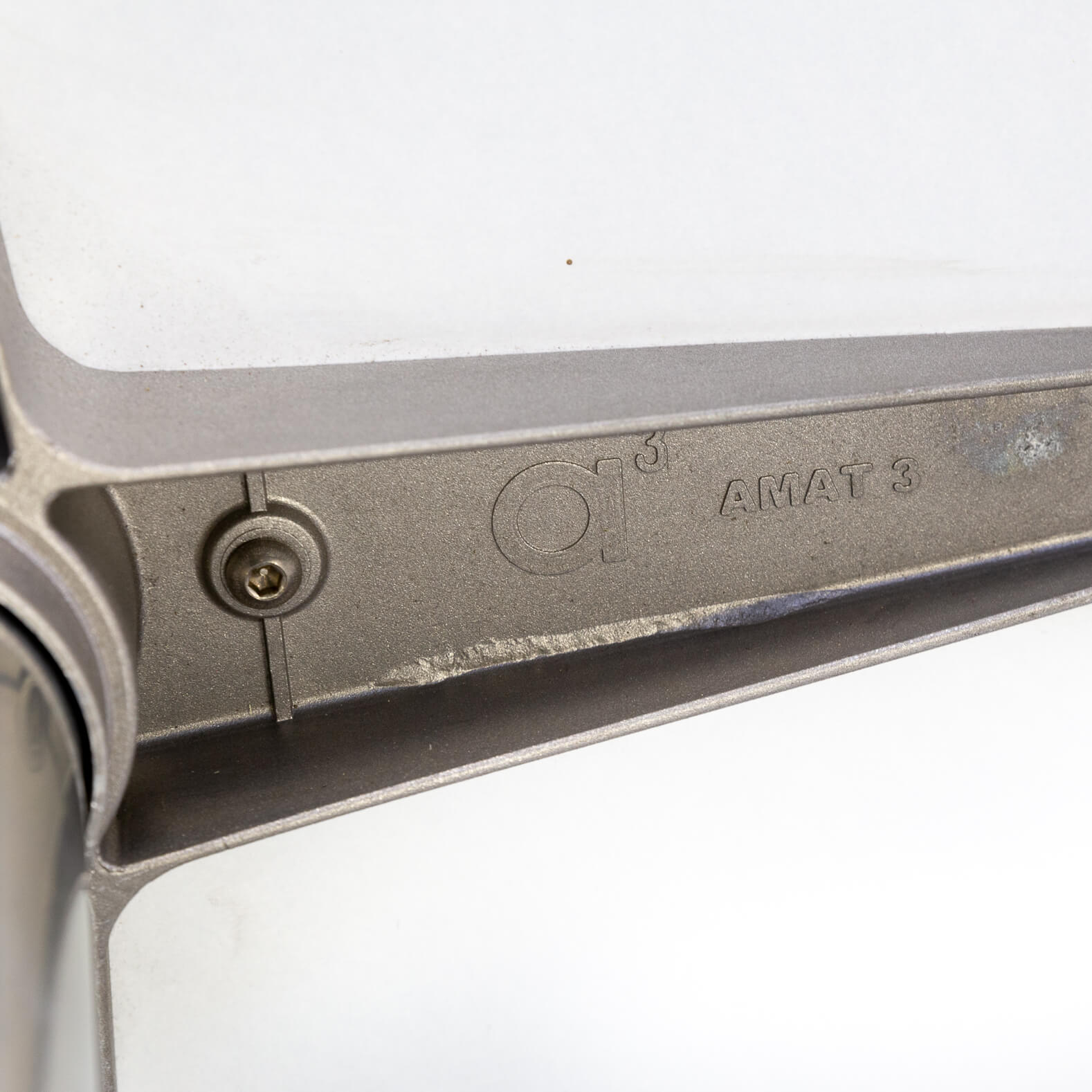 80s Jorge Pensi round dining table for Amat3