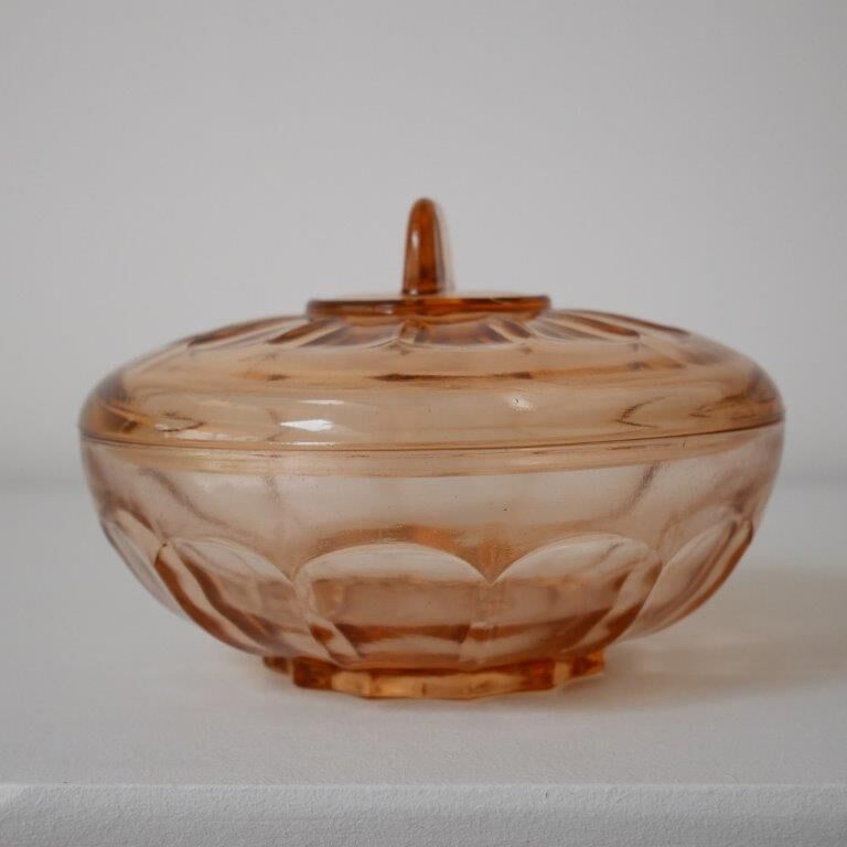 Pink glass box sugar type