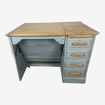 Retractable desk oak patina