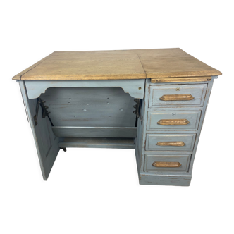 Retractable desk oak patina