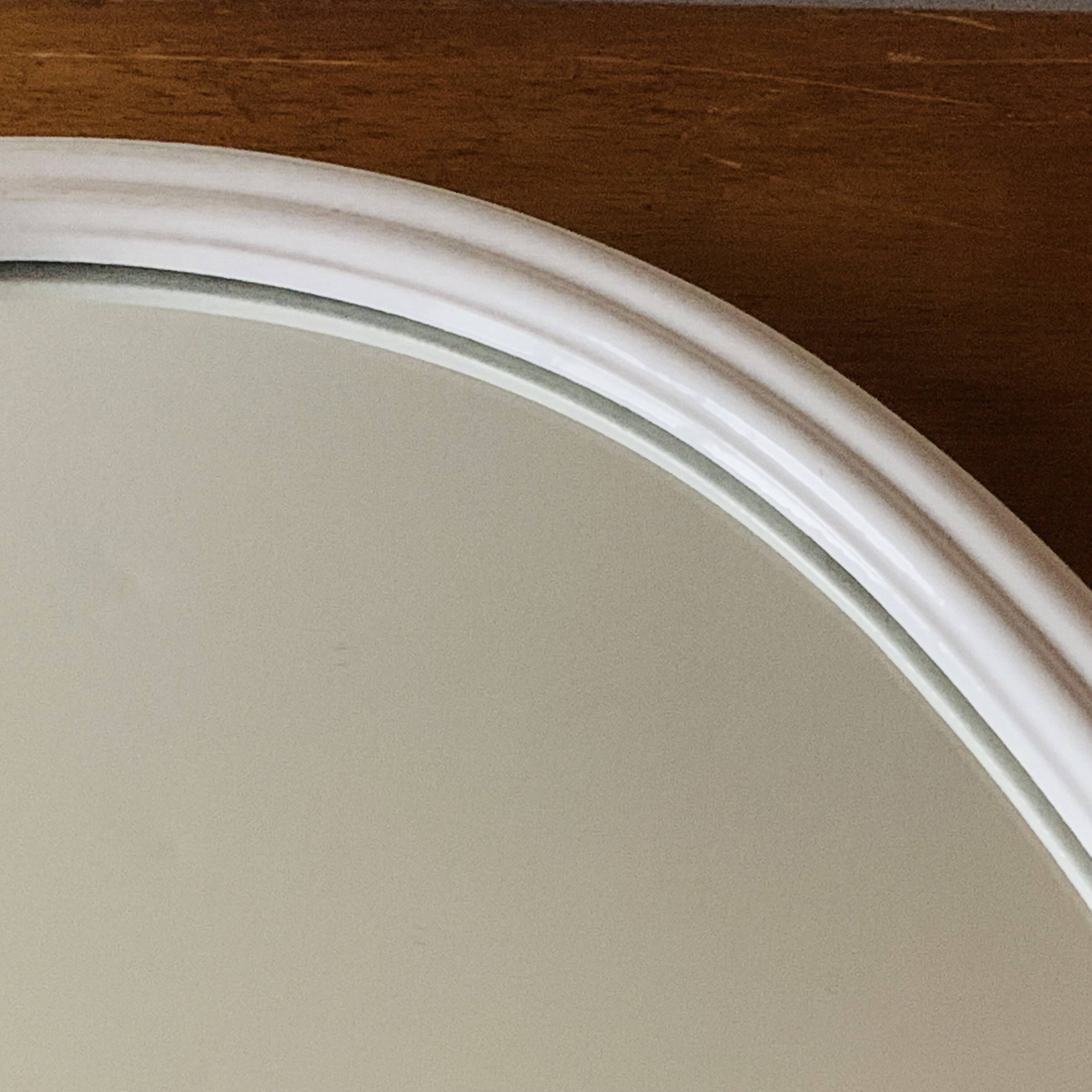 Oval mirror in vintage enameled white cast iron