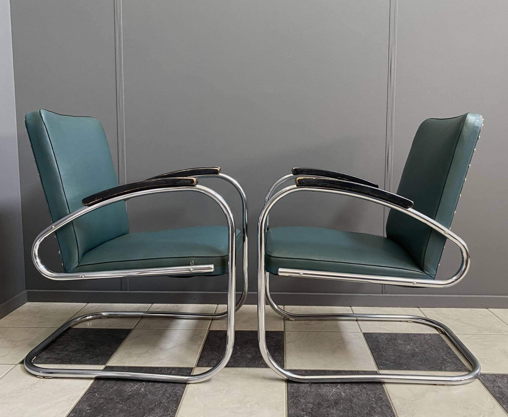Set of 2 Green Mauser tubular chairs model RS7 Bauhaus 1930s