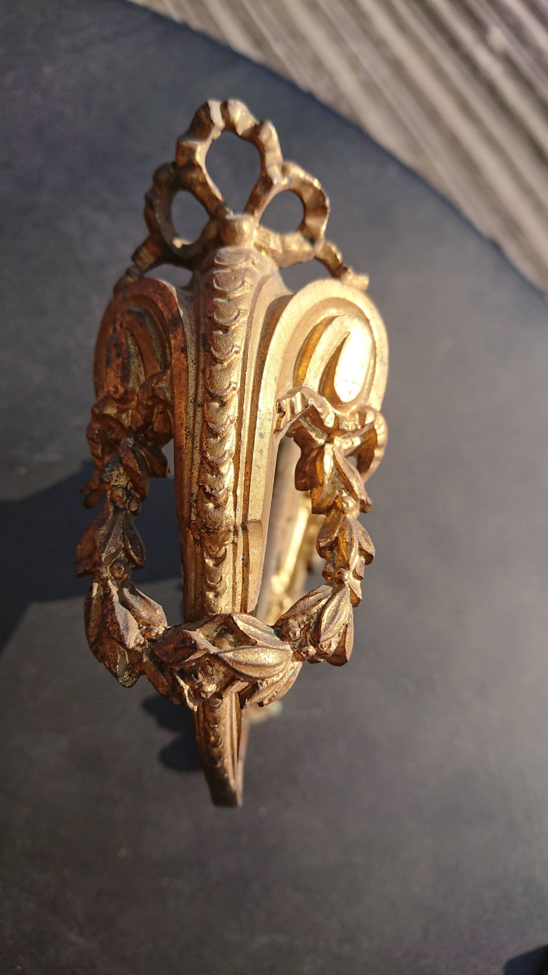 Paire de porte-embrasses en bronze doré