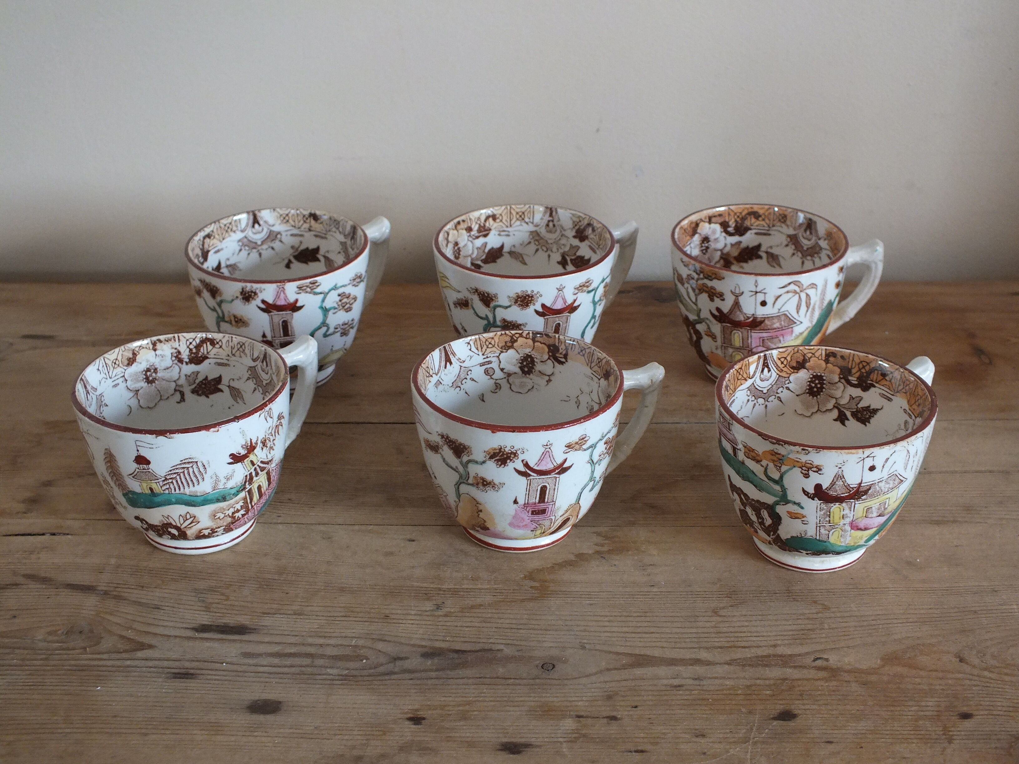 6 teacups in Japanese décor tiled at the Pagoda