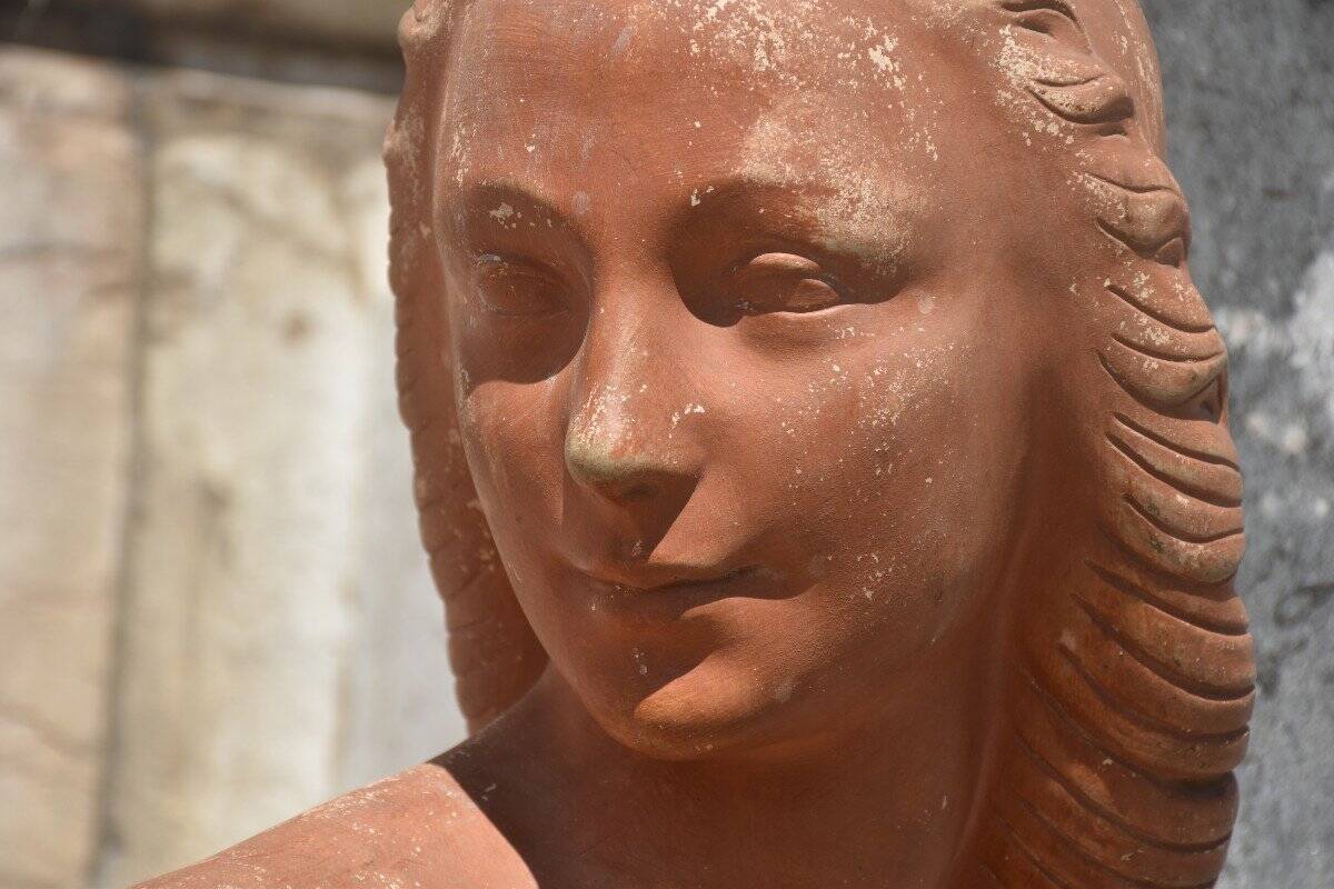 French school, Head of a woman (around 1920)