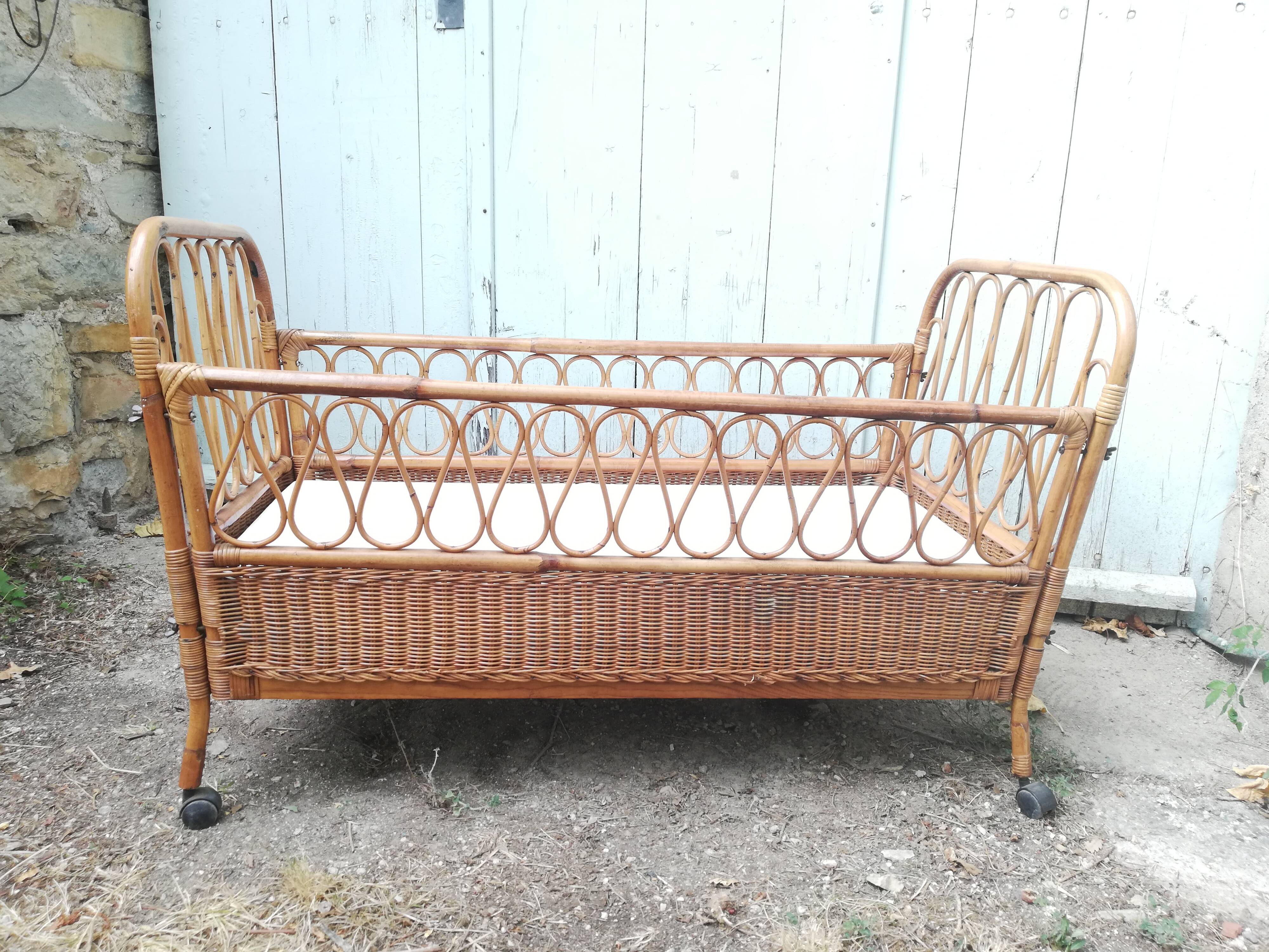 Baby rattan bed