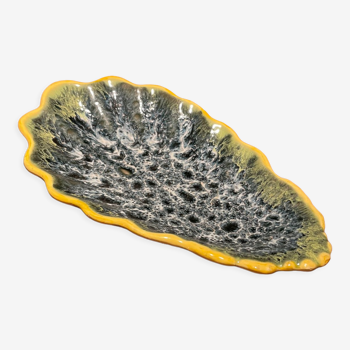 Leaf-shaped cup, glazed ceramic