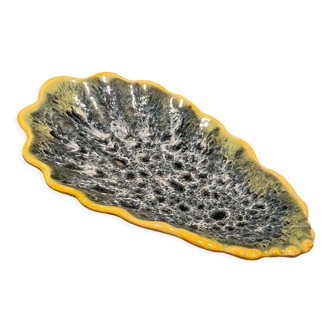 Leaf-shaped cup, glazed ceramic