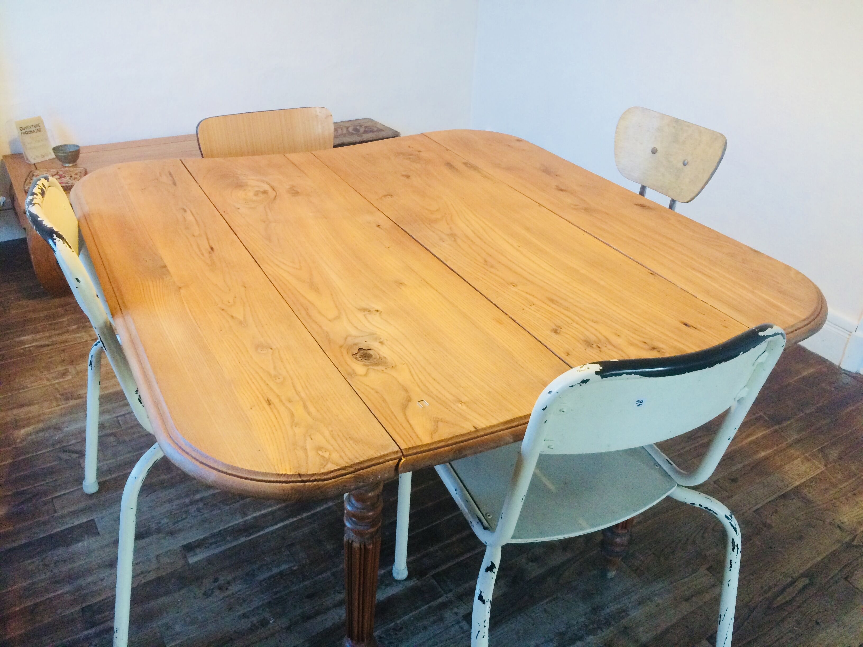 Table with solid wood flaps