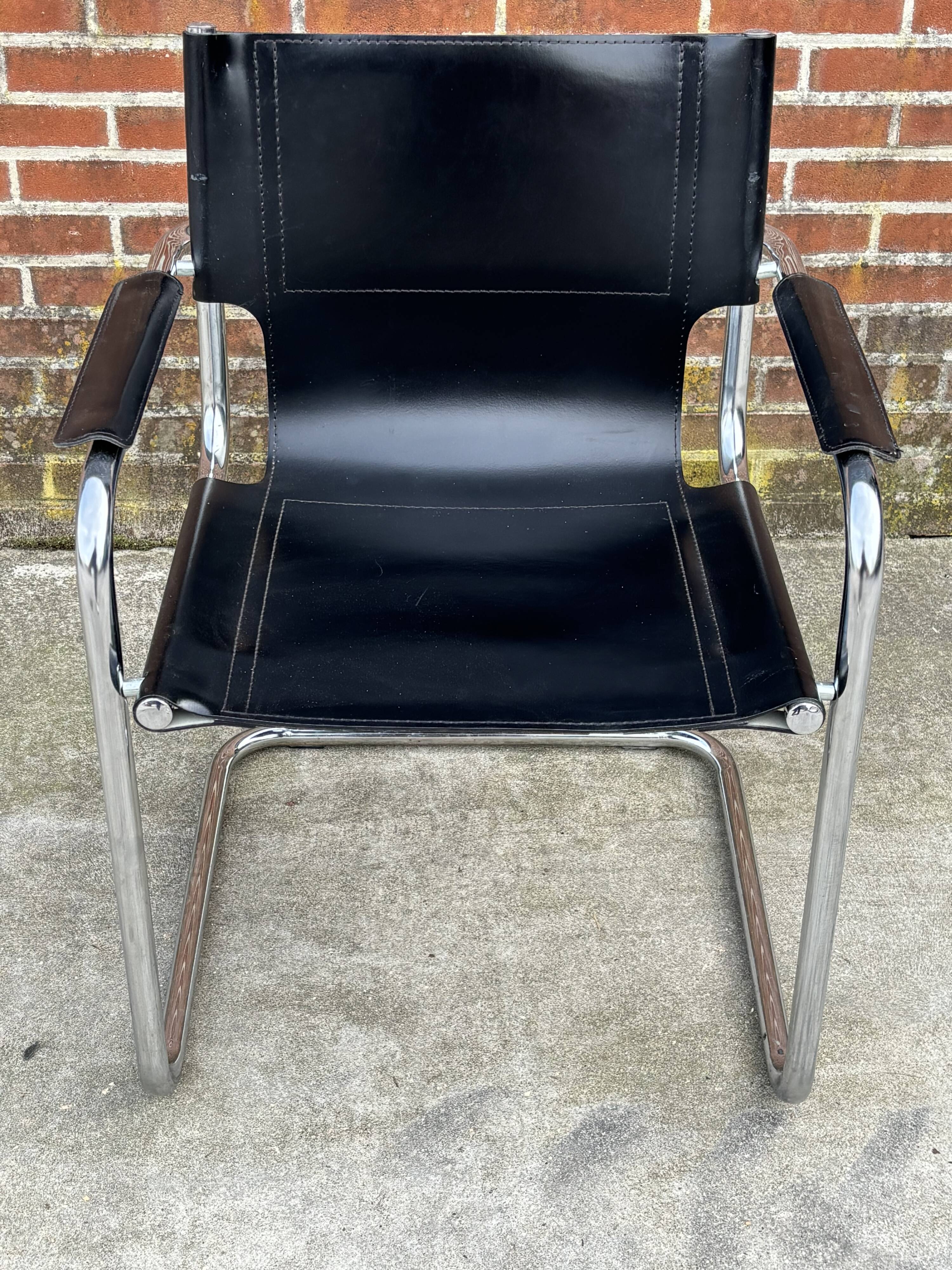 Set of 4 design cantilever chairs black and chrome design made in Italy