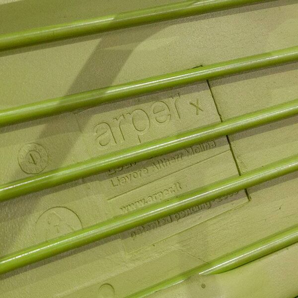 Chaise luge Leaf de chez ARPER verte