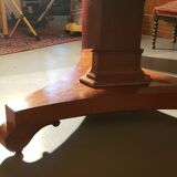 Round central foot table.