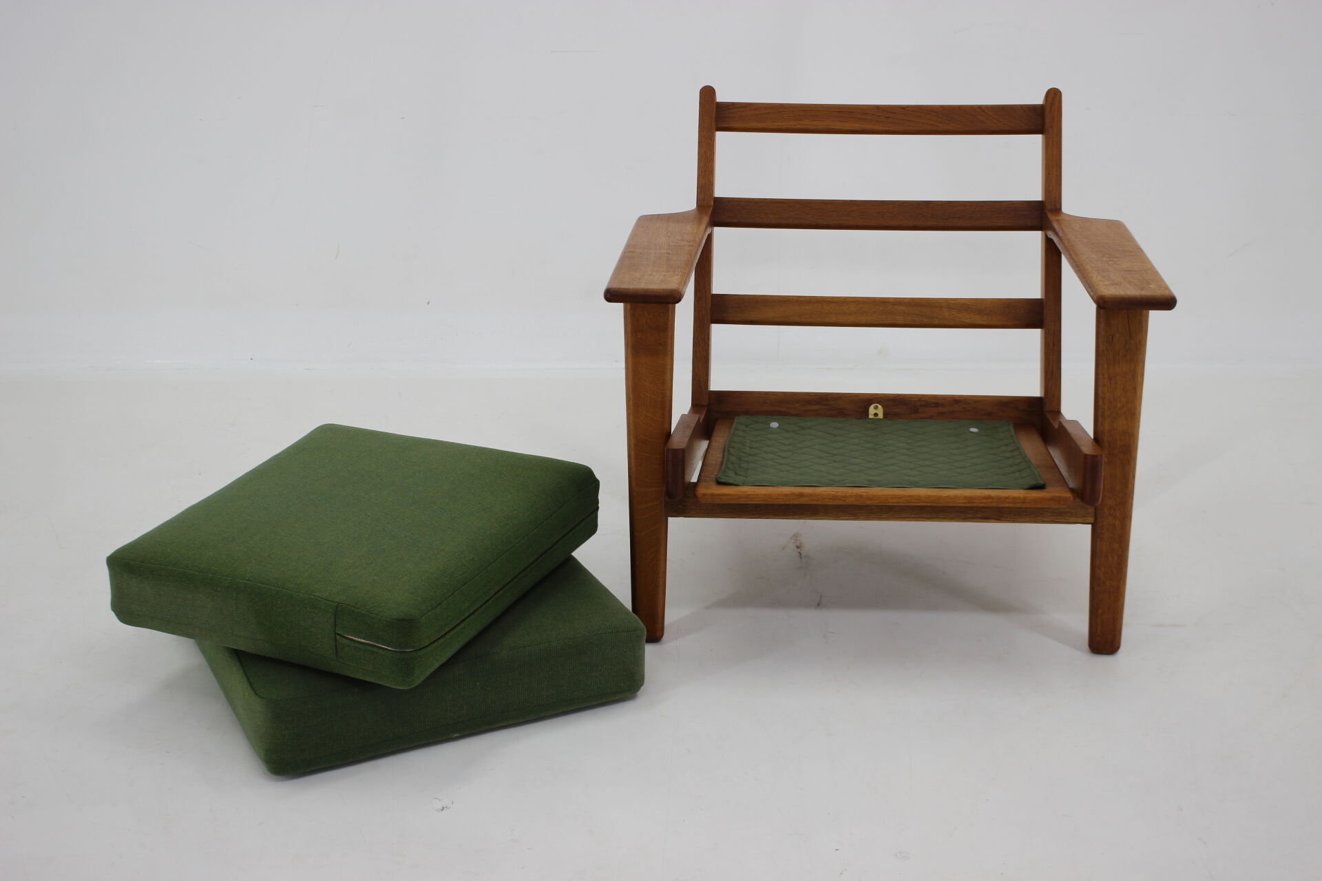 GE290 oak chair by Hans J Wegner for Getama Denmark