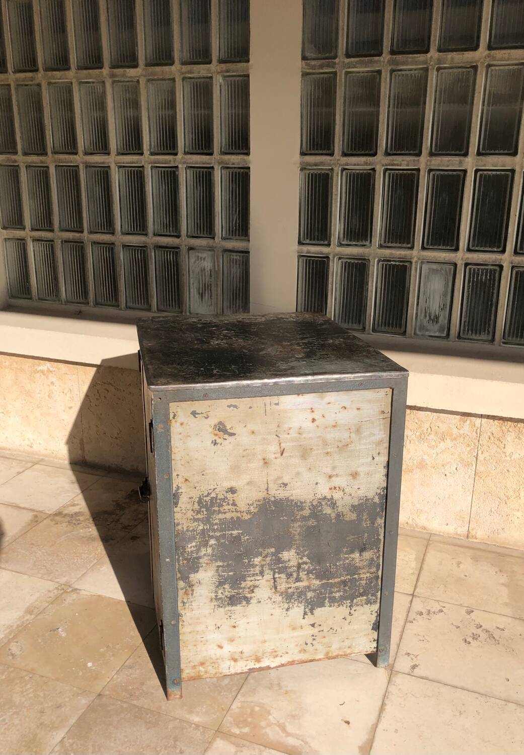 Metal workshop cabinet