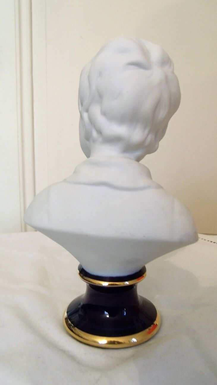 Buste de jeune garçon en biscuit de porcelaine de Limoges signé Ternet