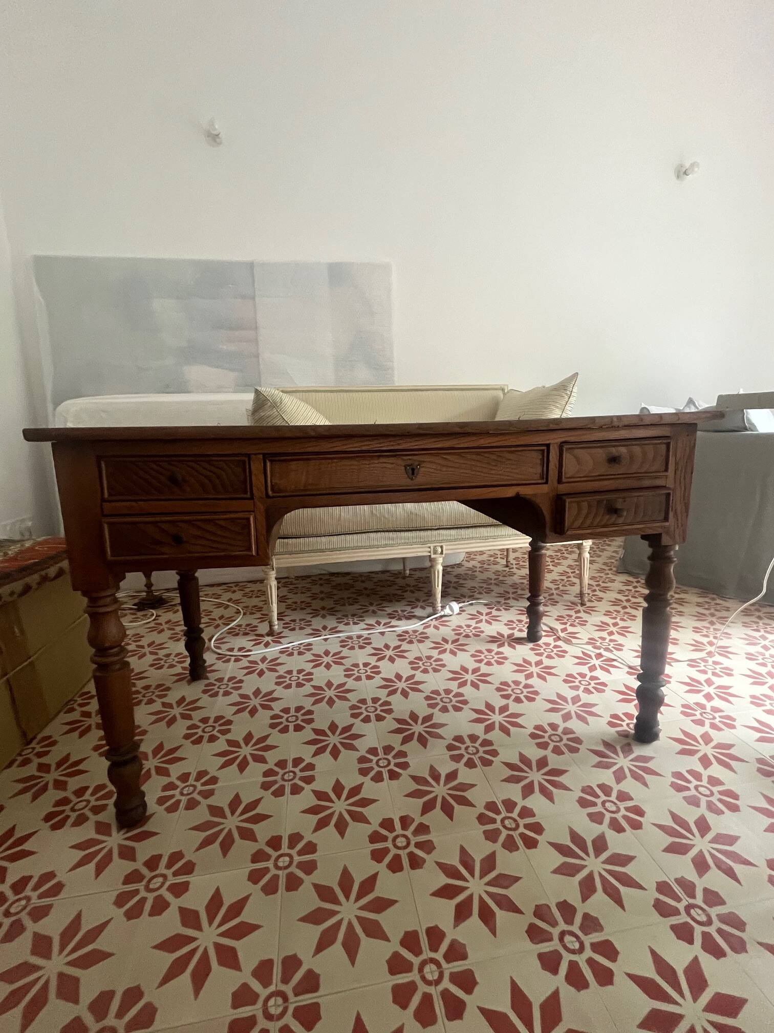 Desk with turned legs