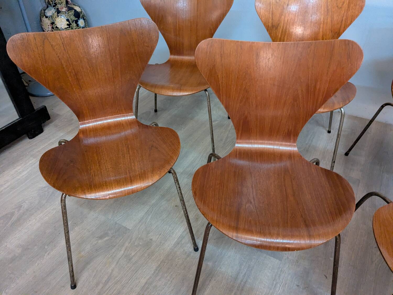 8 Arne Jacobsen Series 7 chairs