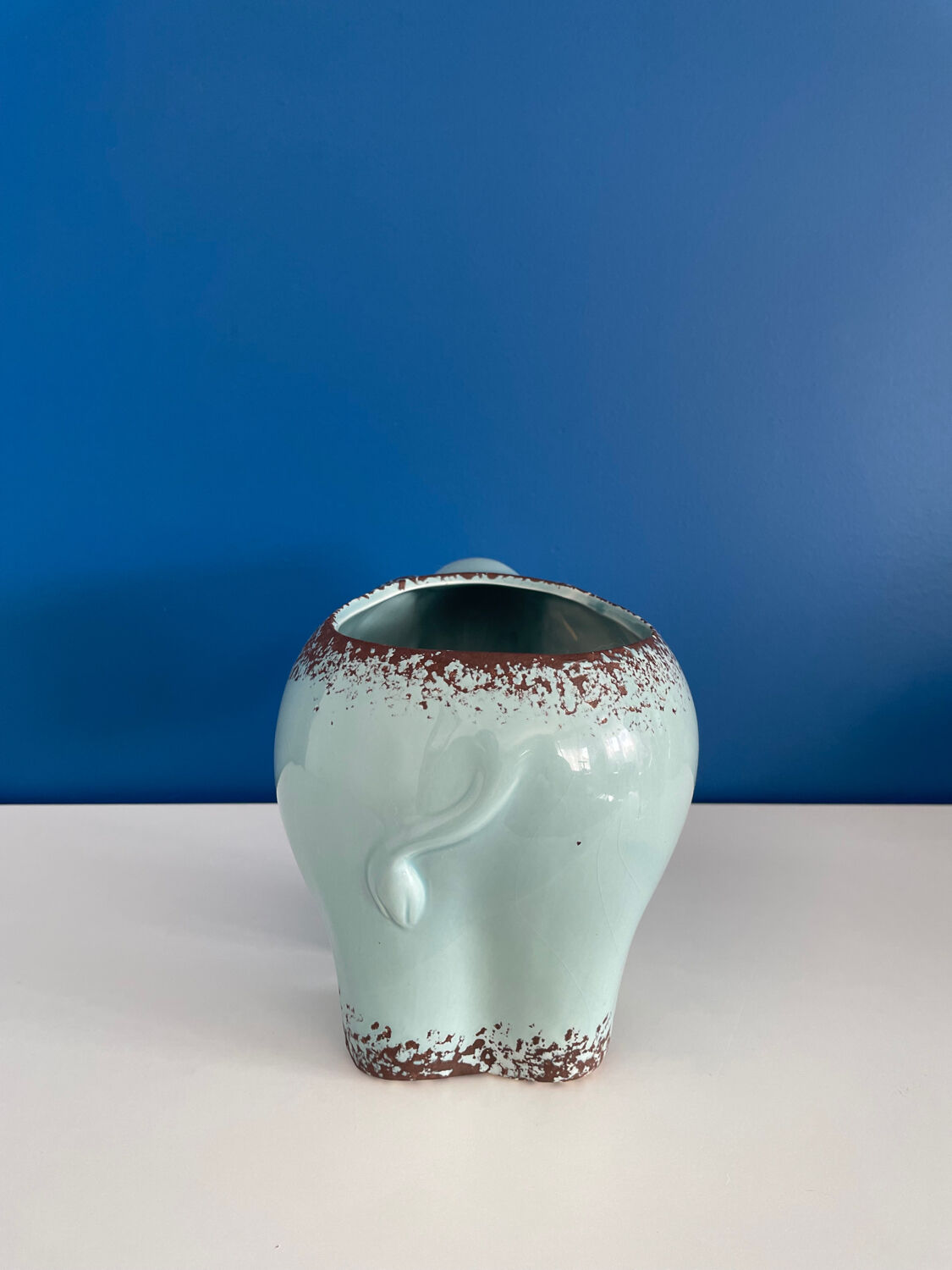Enamelled elephant pot cover