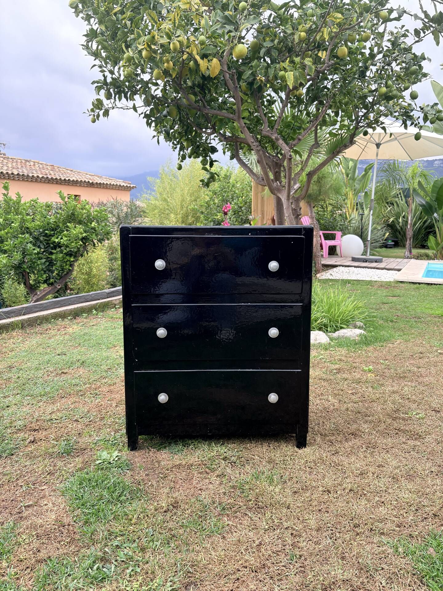 Small vintage chest of drawers