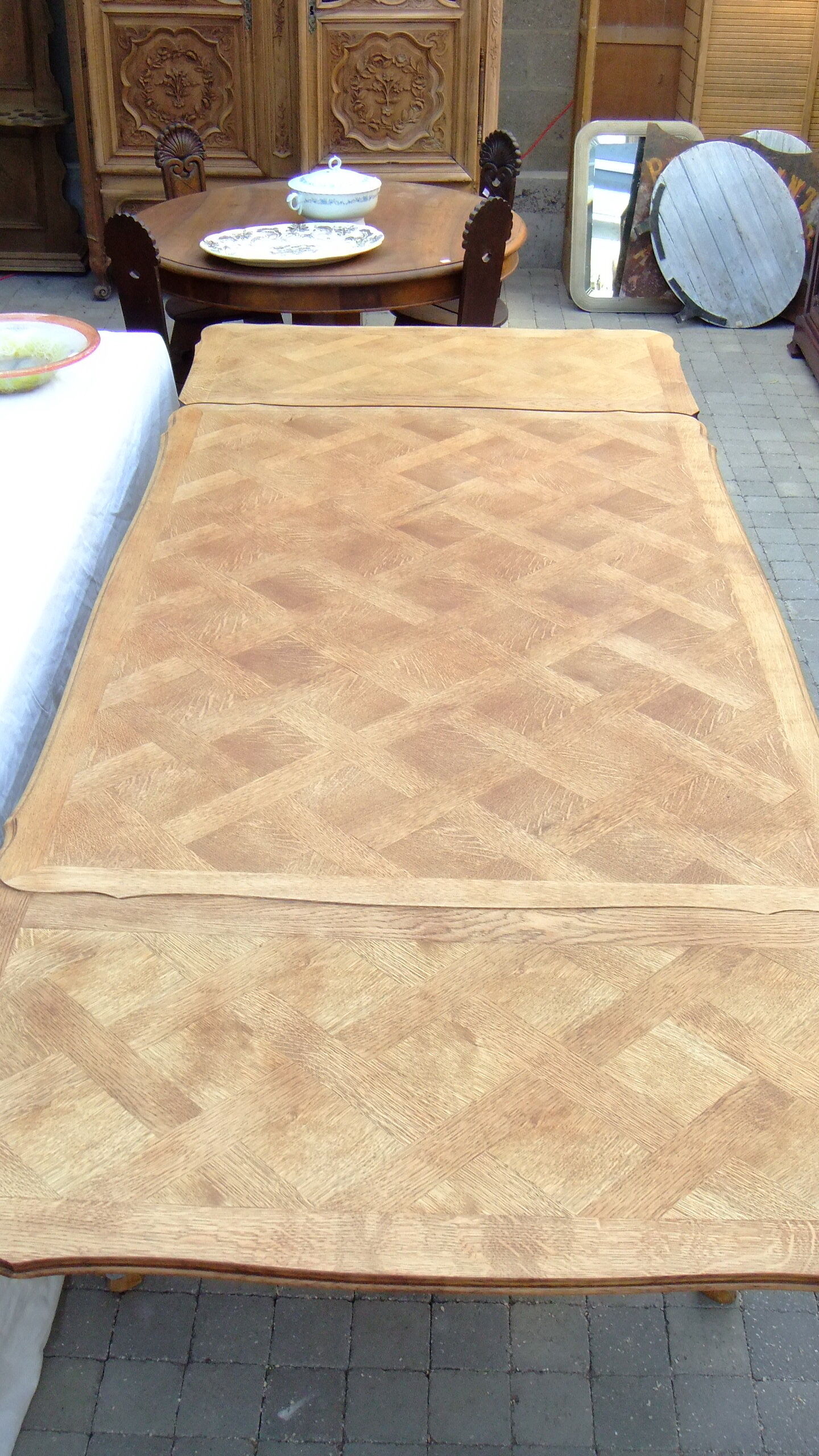 Italian table in clear chechen