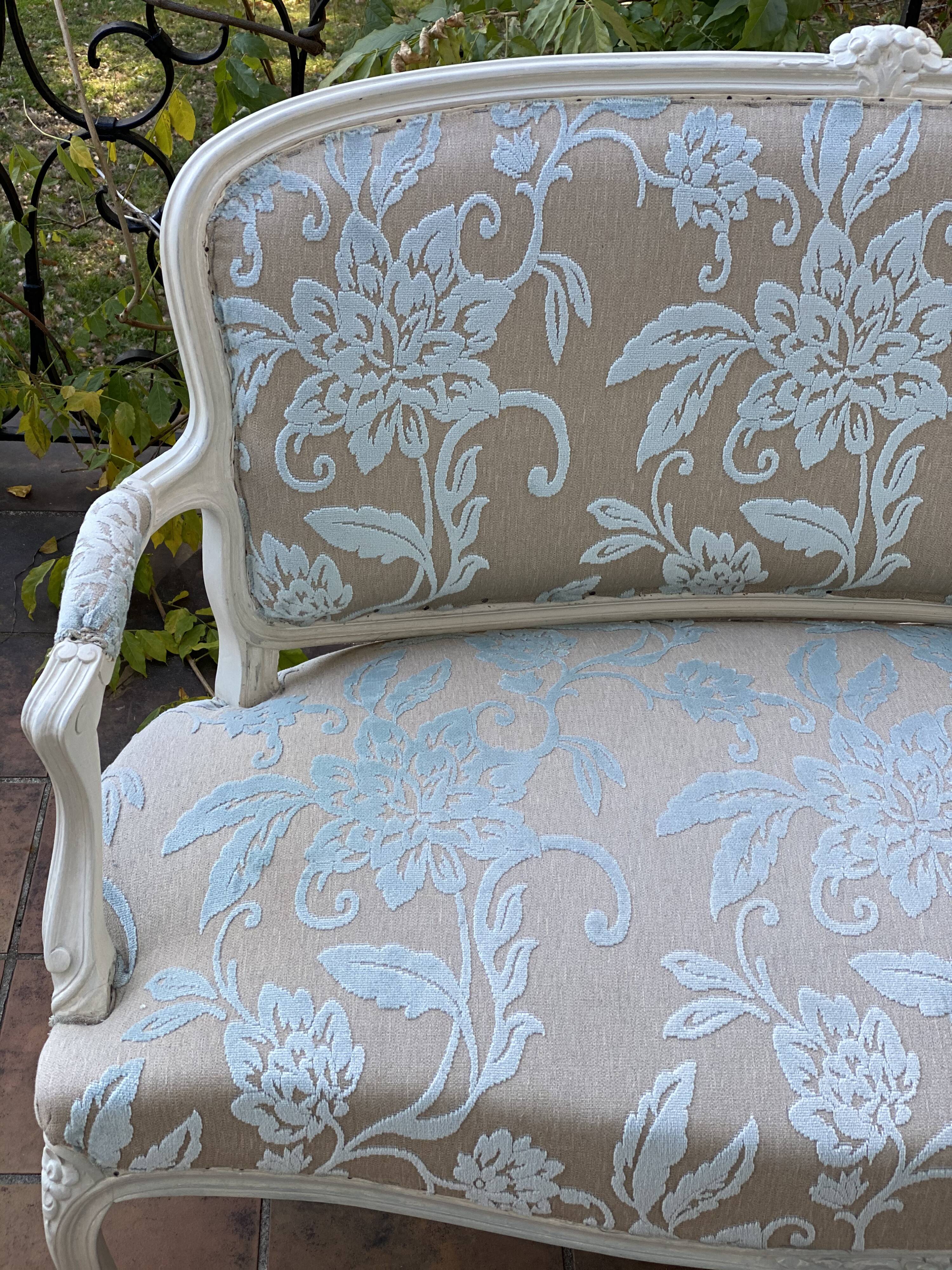 Very Beautiful Sofa Bench