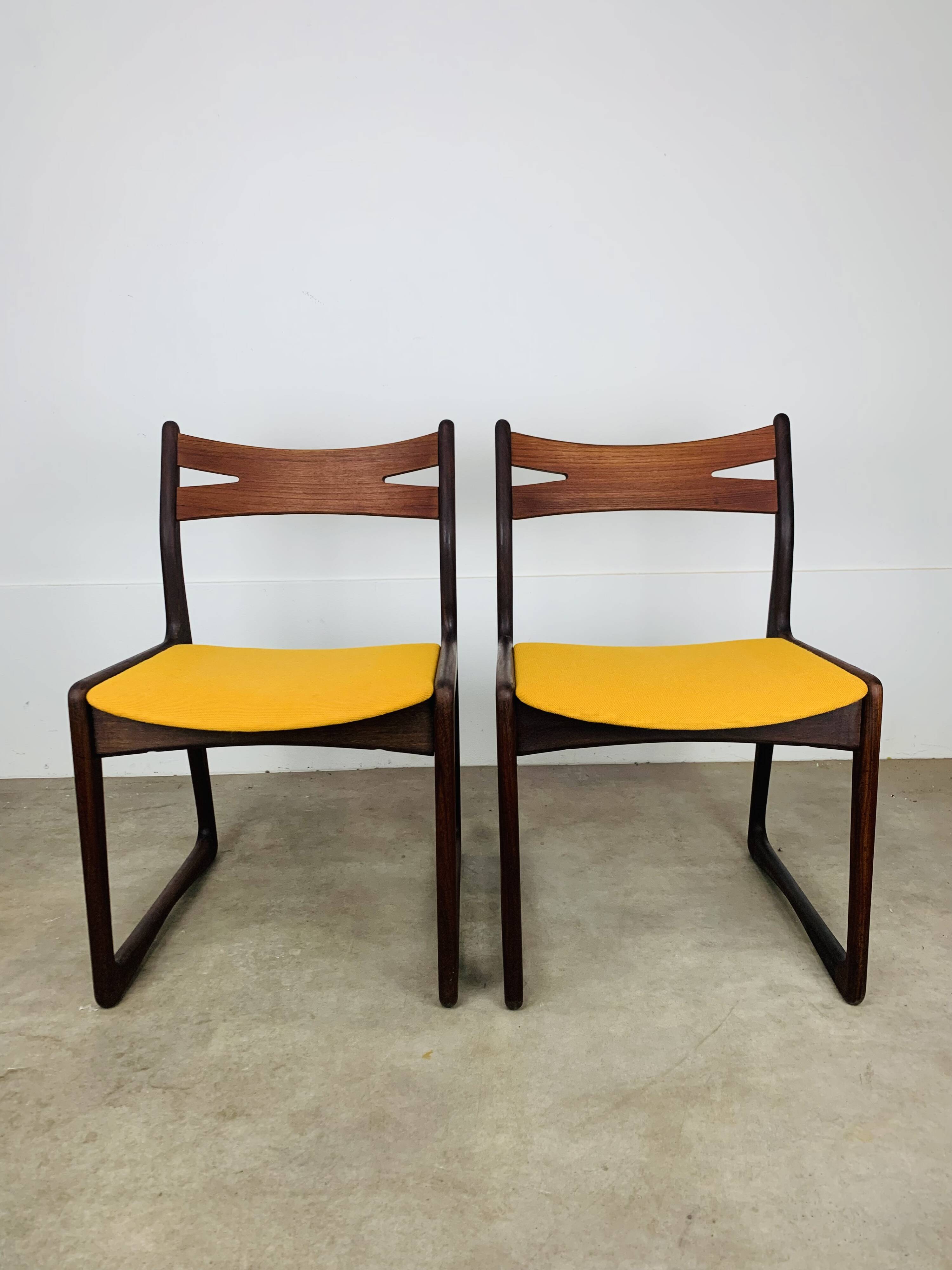 Pair of Danish Scandinavian chairs in rosewood, 1960s.