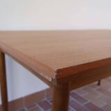 Scandinavian extendable table