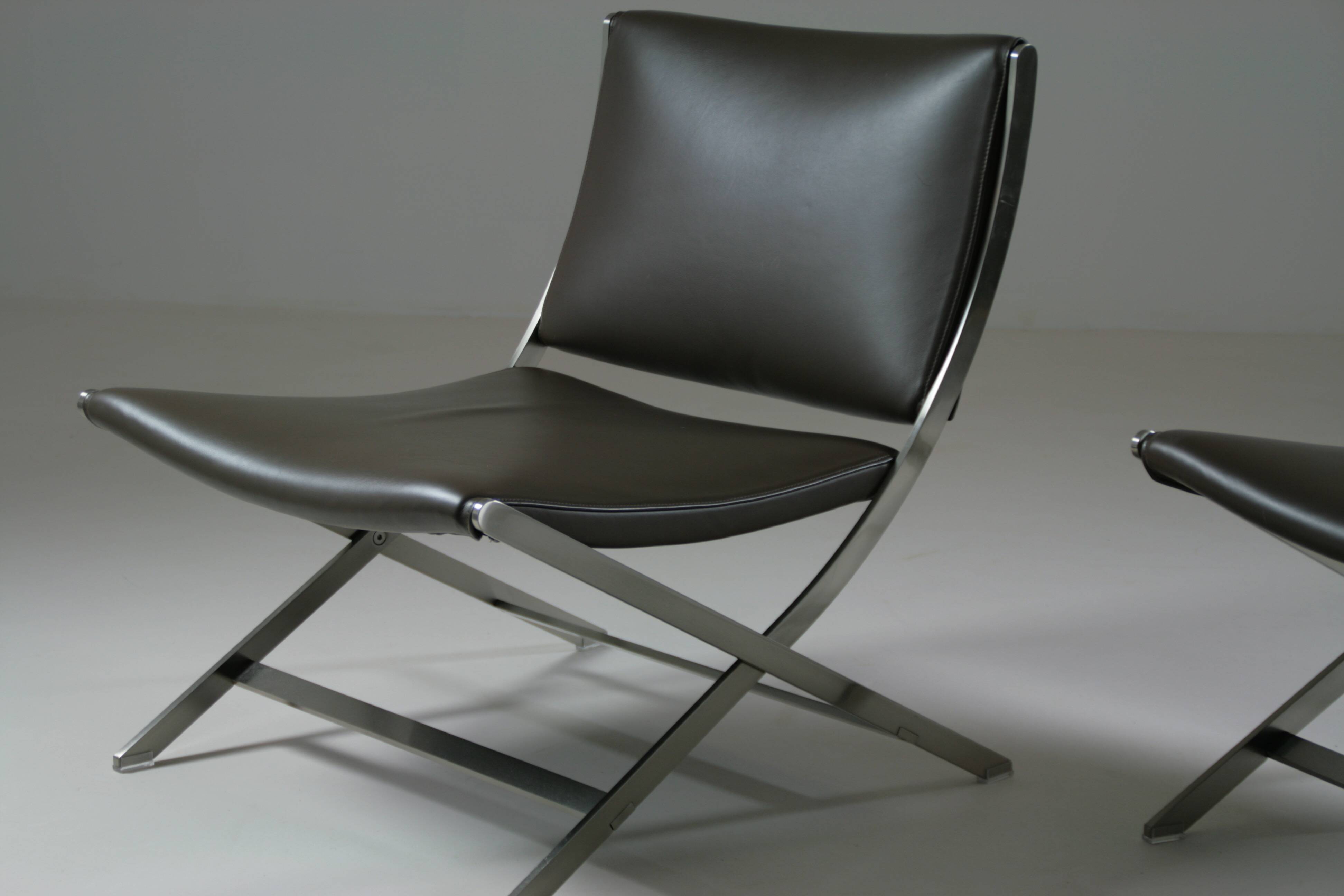 Pair of Flexform leather low chairs, Peter model, by Antonio Citterio