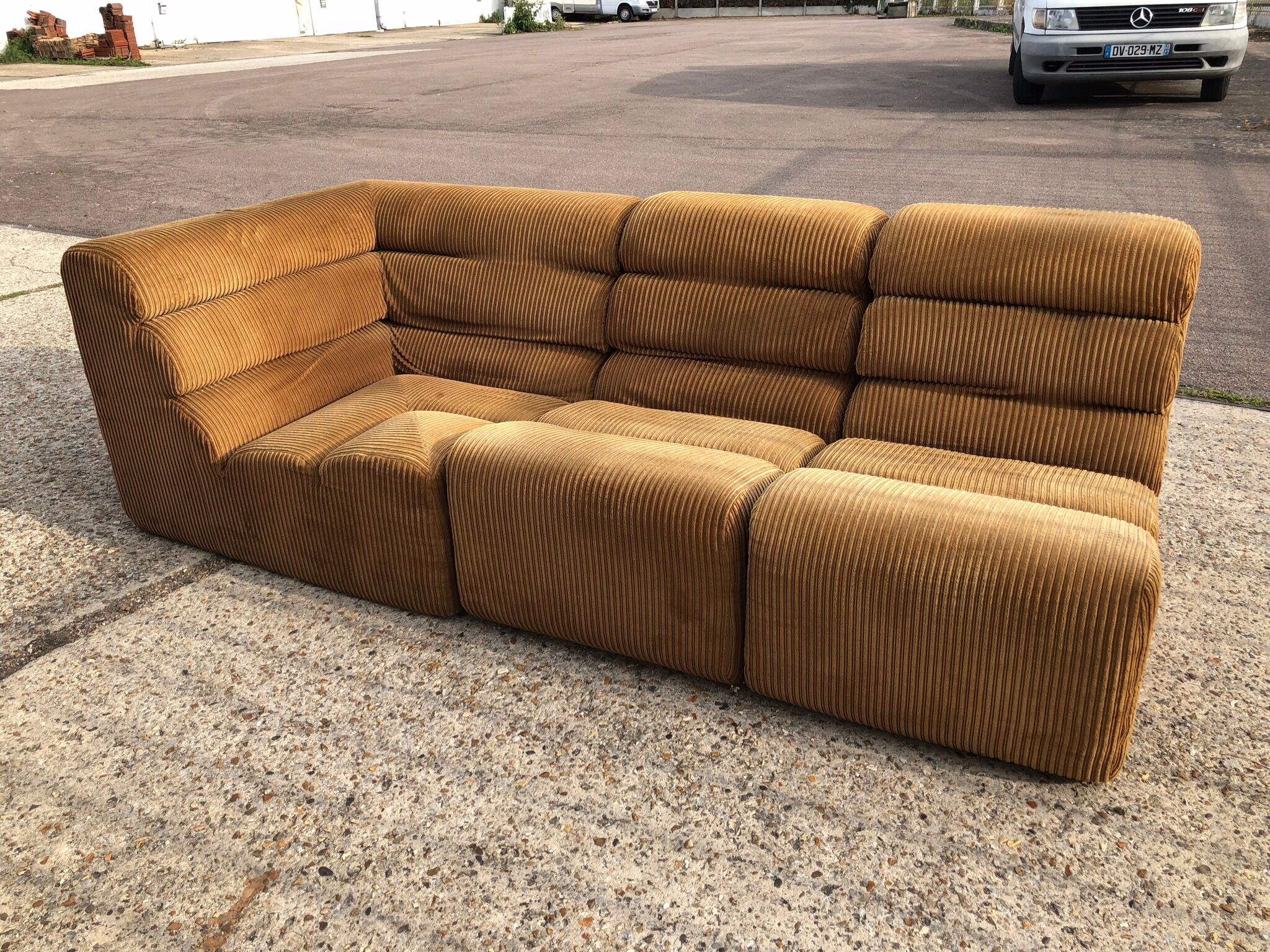 Sofa in velvet vintage