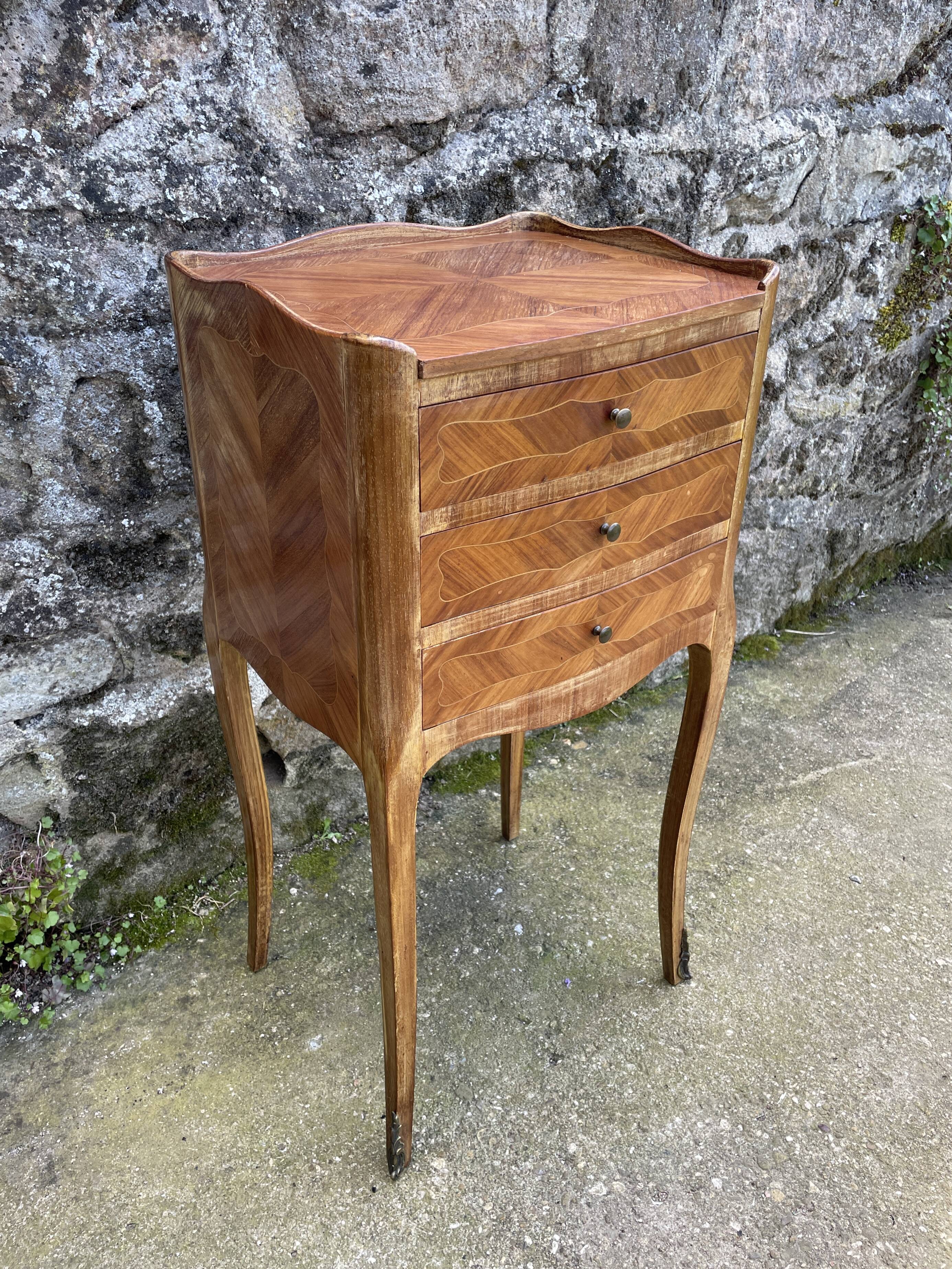Meuble de chevet marqueté Louis XV