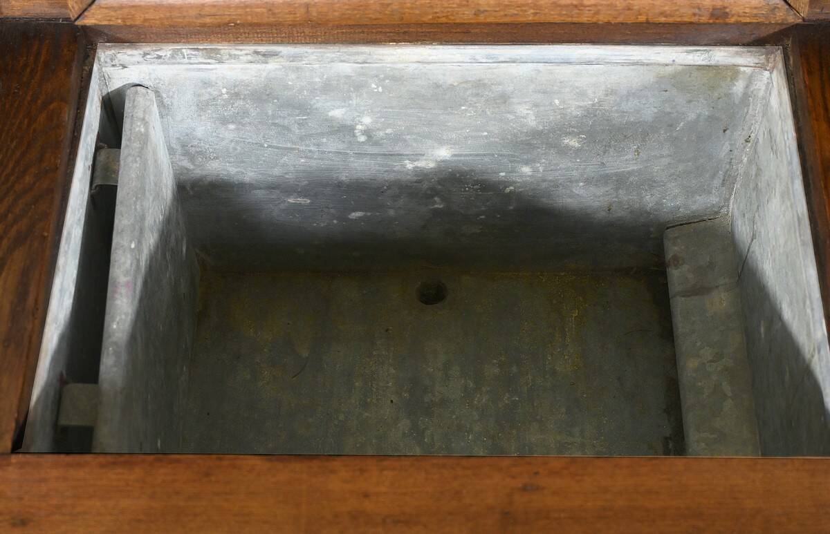 Small Oak Icebox – Early 20th Century