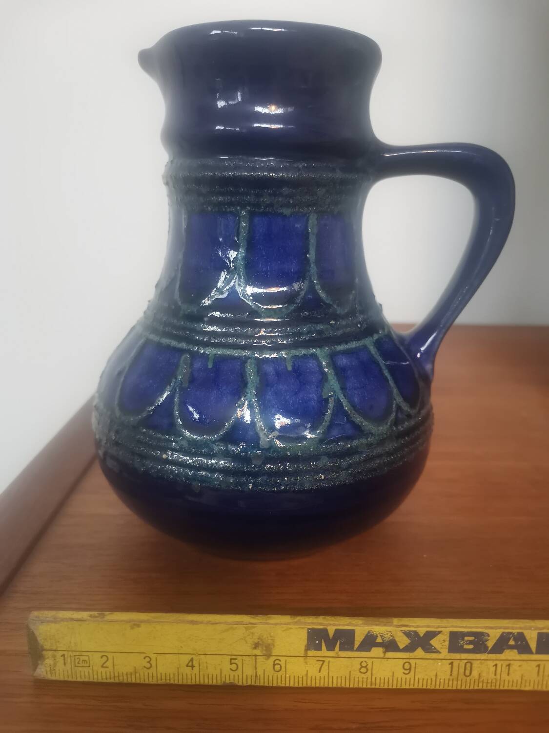 Vase pichet vintage en poterie Strehla – Céramique est-allemande du milieu du siècle, noir