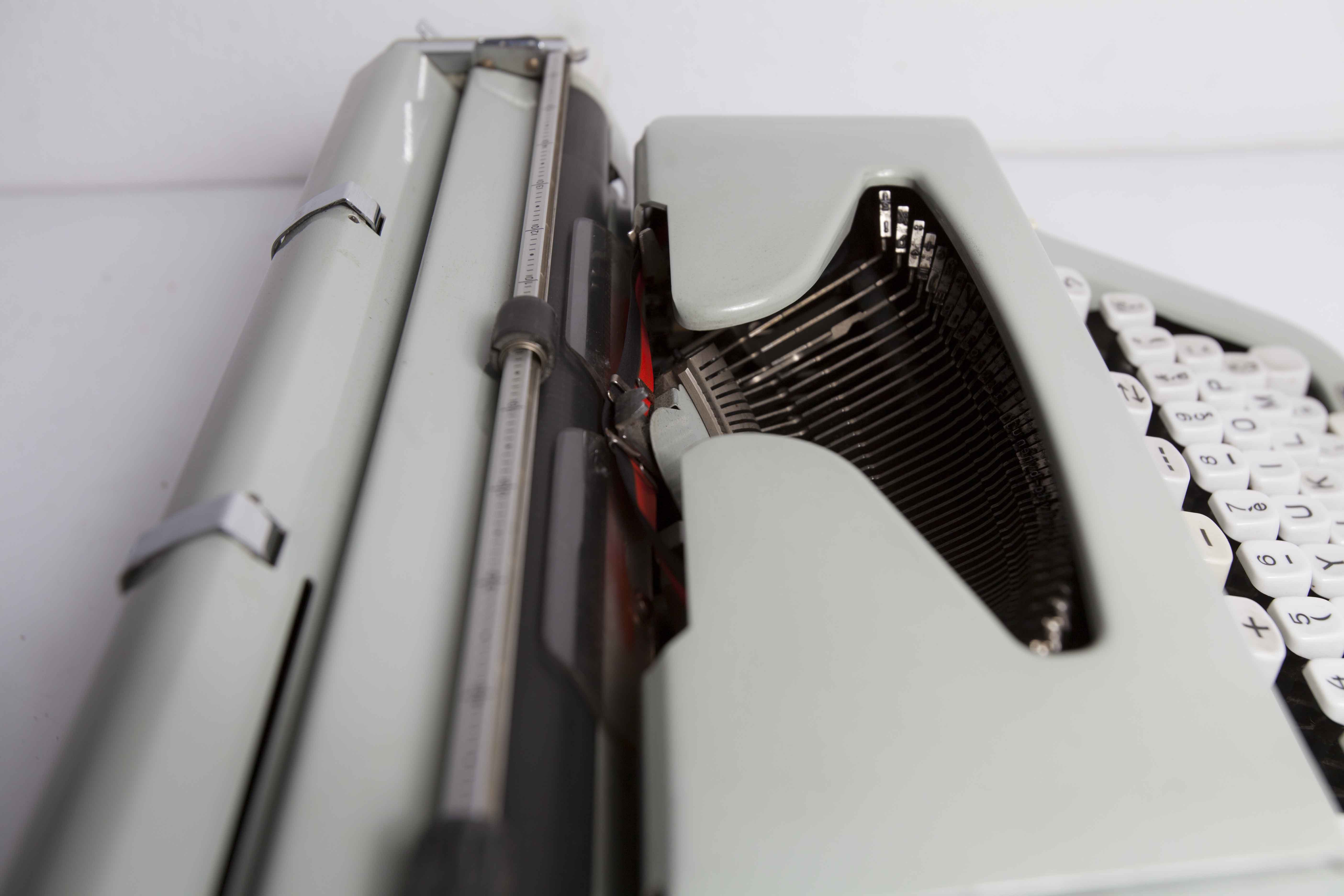 Hermes 3000 typewriter cleaned and tested