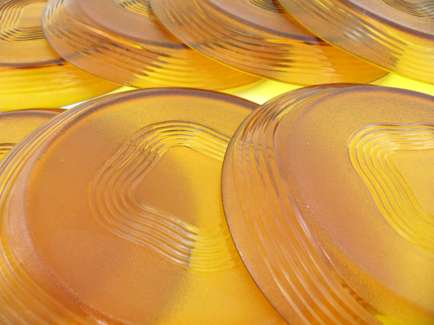 7 flat plates in amber yellow glass - Ondine Duralex France - vintage 70s