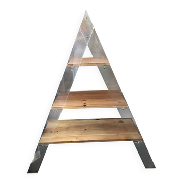 Triangular shelf in plexiglass and wood