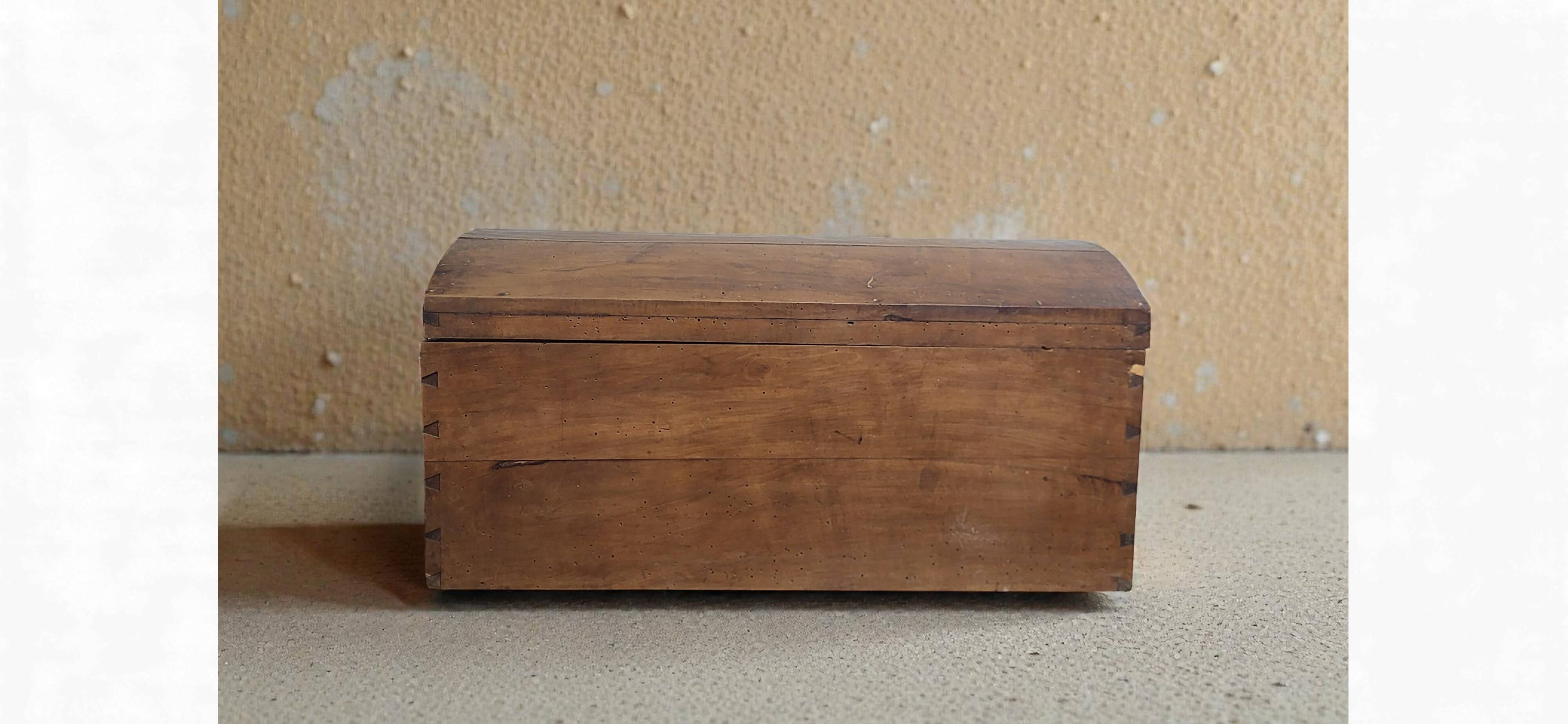 Wooden storage chest/trunk