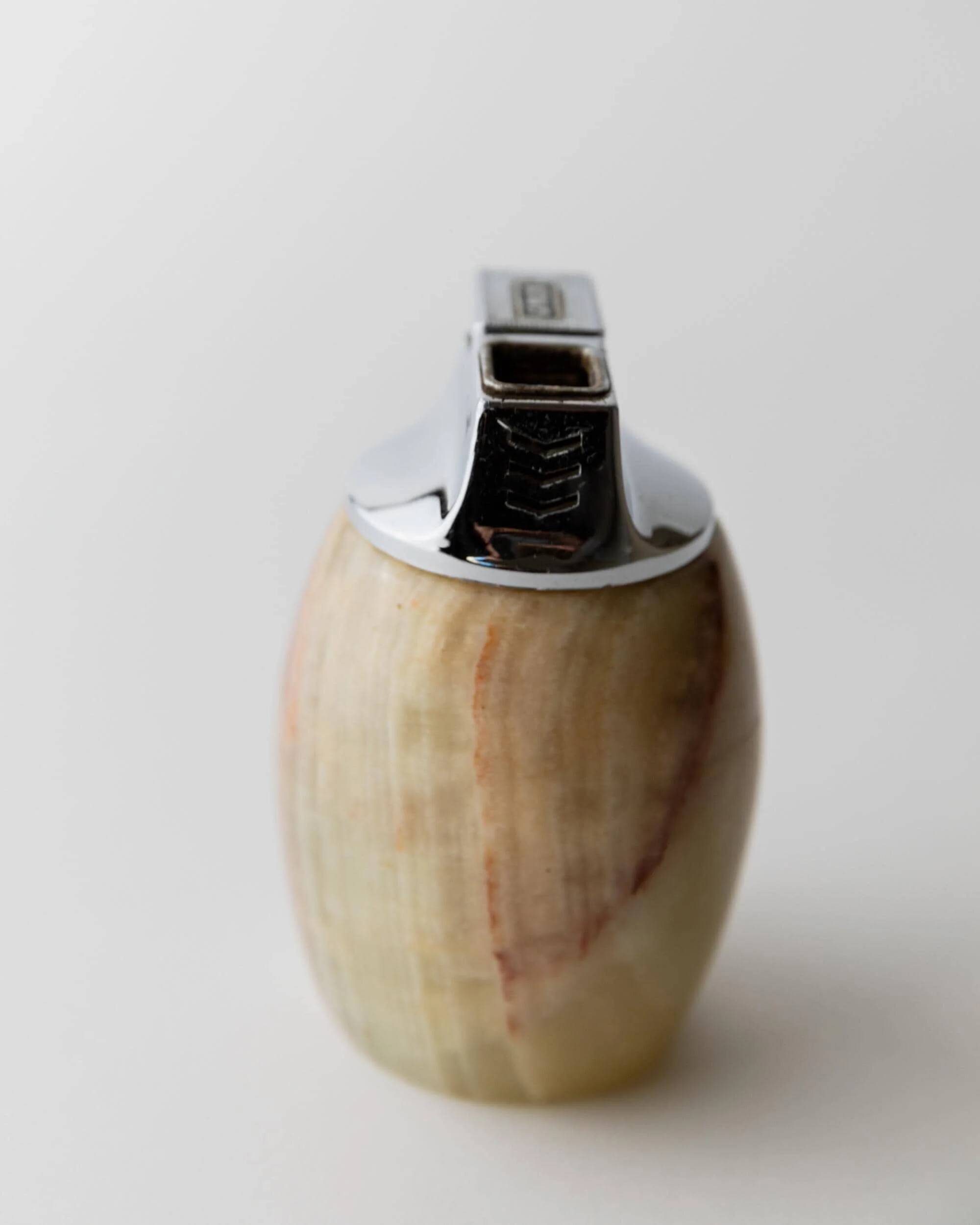 Vintage table lighter in alabaster from the 1960s, Piezo Italy, green beige stone.