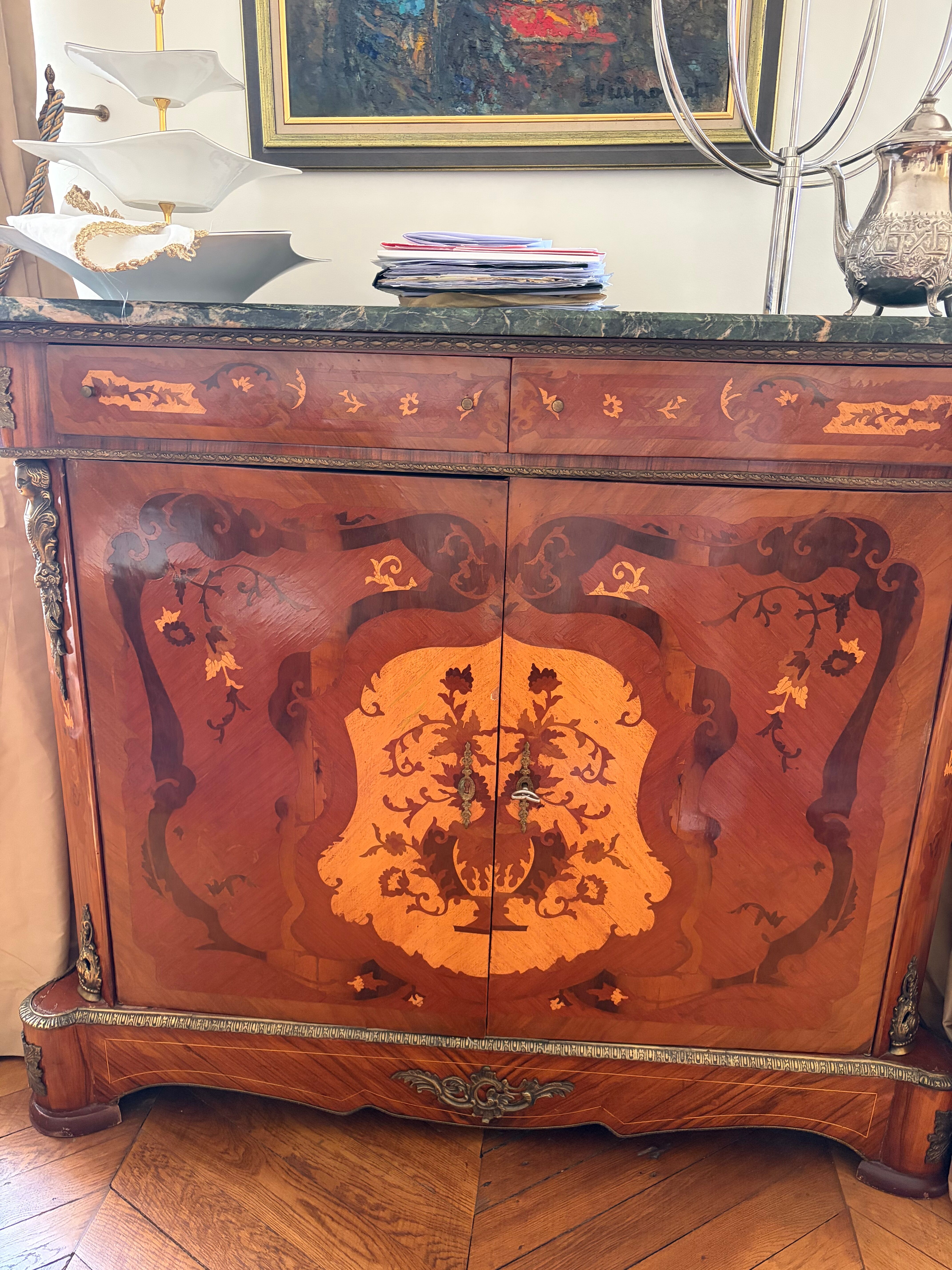 Chest of drawers